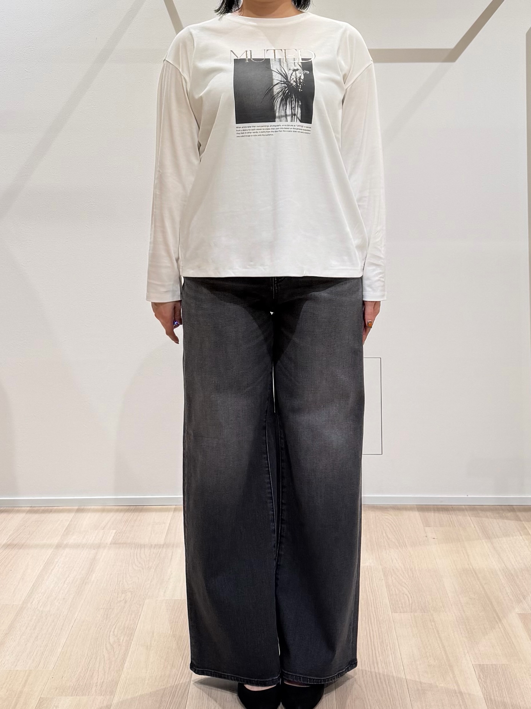 TOMOMIさんの「UNTITLED｜【ロゴ・プリント】フォトグラフィックロンT」を使ったコーディネート
