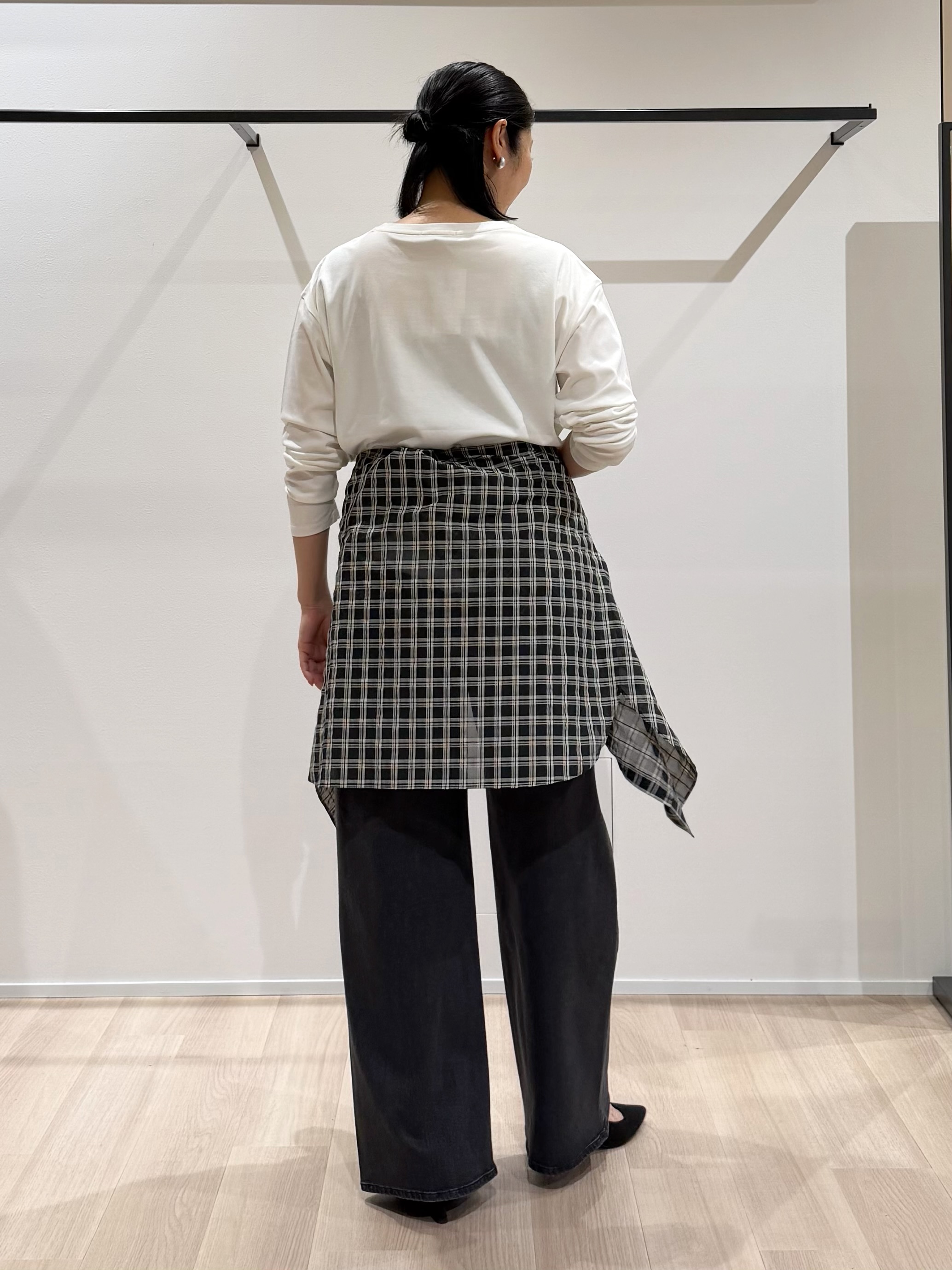 TOMOMIさんの「UNTITLED｜【ロゴ・プリント】フォトグラフィックロンT」を使ったコーディネート