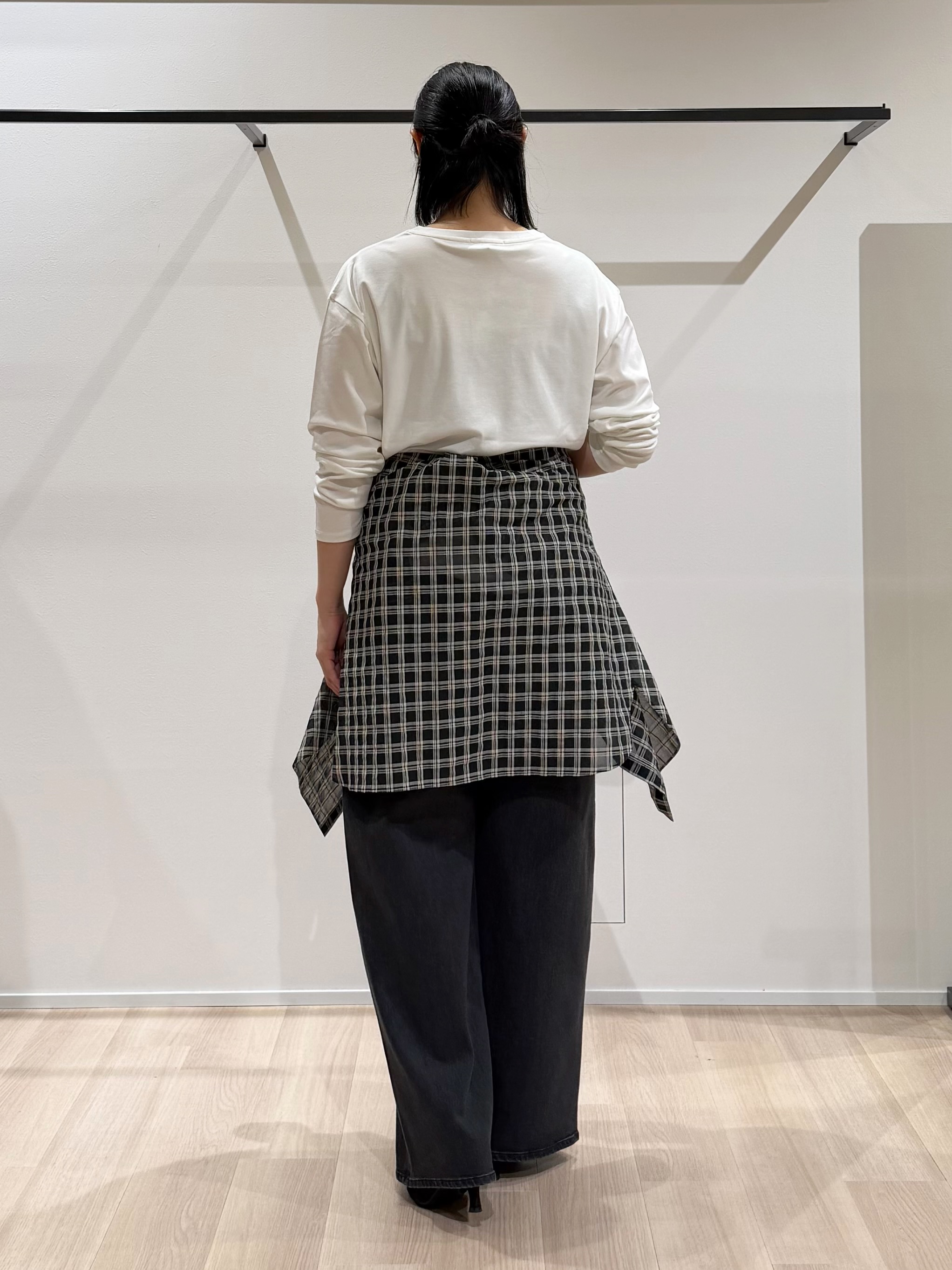 TOMOMIさんの「UNTITLED｜【ロゴ・プリント】フォトグラフィックロンT」を使ったコーディネート