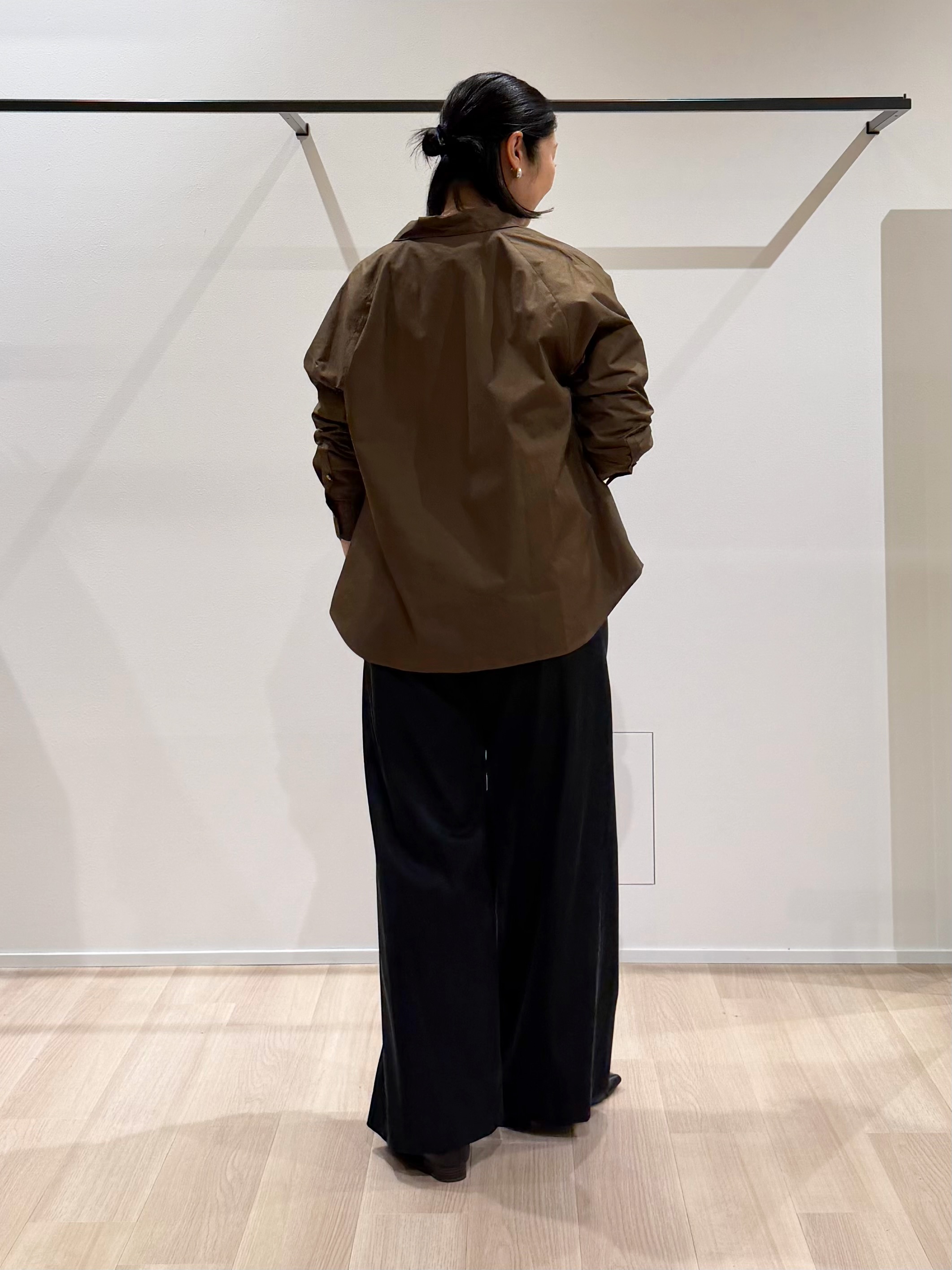 TOMOMIさんの「UNTITLED｜コットンドルマンシャツ」を使ったコーディネート