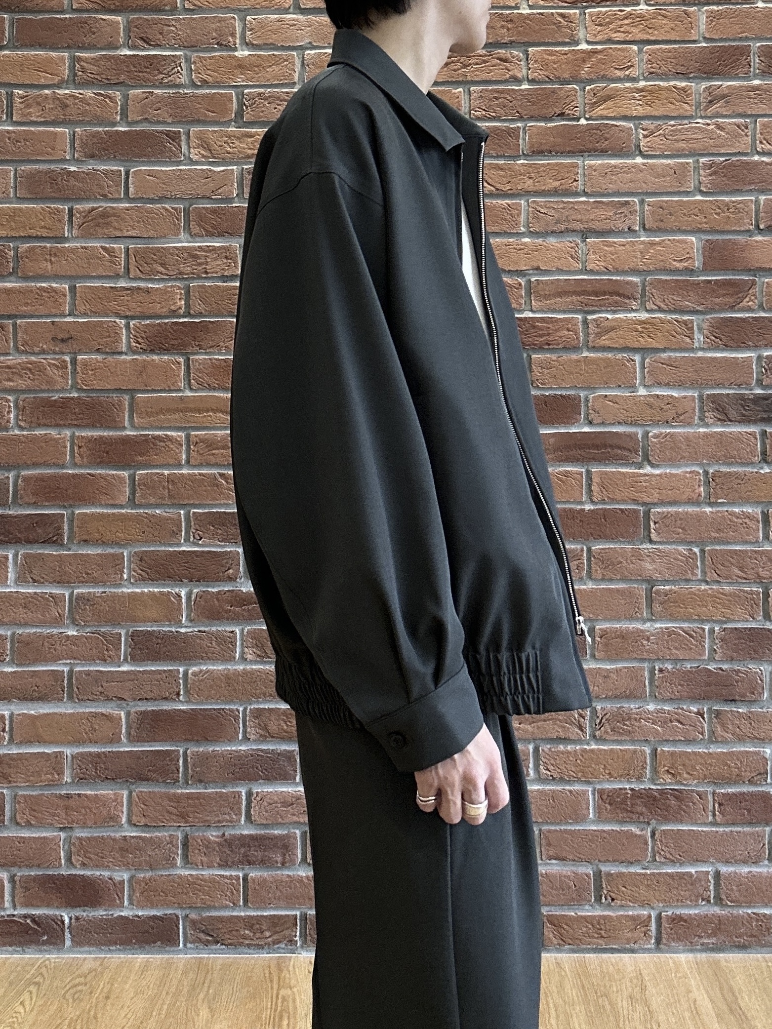 ドイさんの「tk.TAKEO KIKUCHI｜ウールライク2タックワイドスラックス」を使ったコーディネート