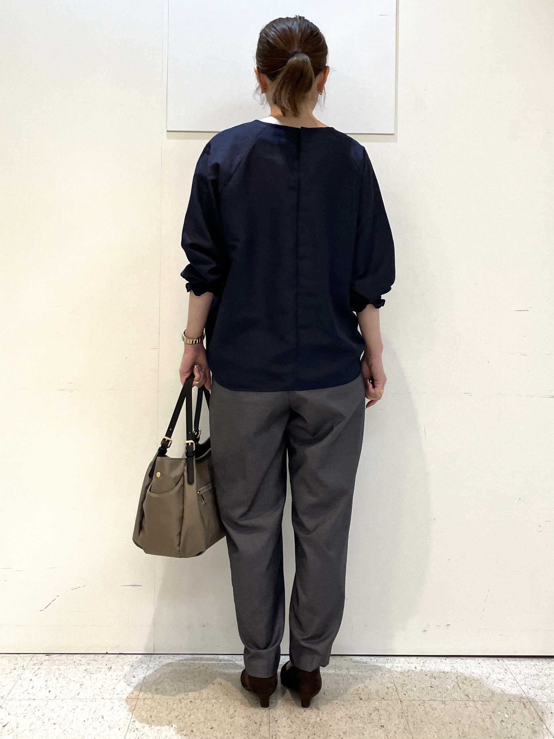kozuさんの「Reflect｜タックデザイン ラグランスリーブブラウス」を使ったコーディネート