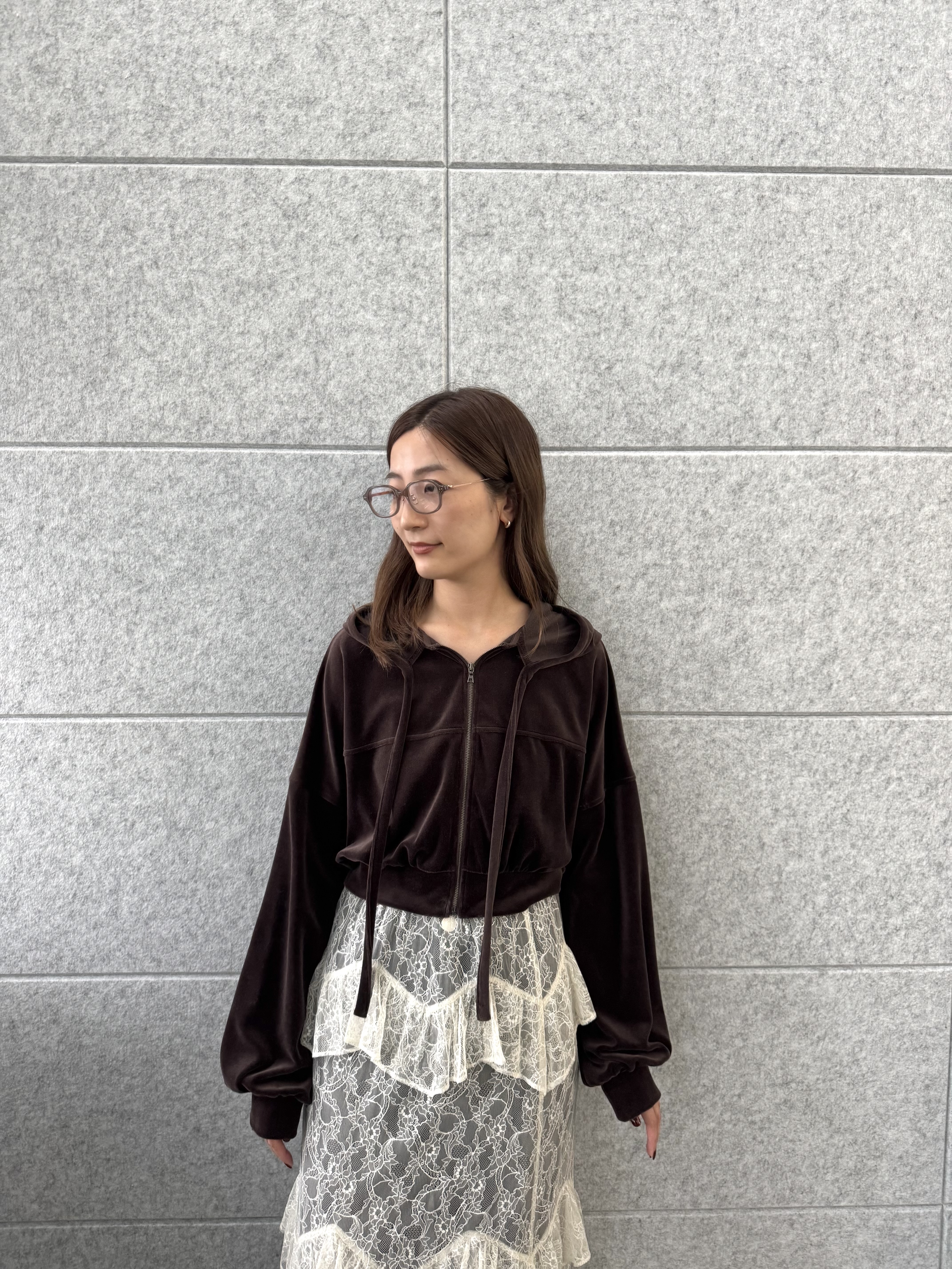 uchi__yamaさんの「CODE A｜velour cropped hoodie」を使ったコーディネート