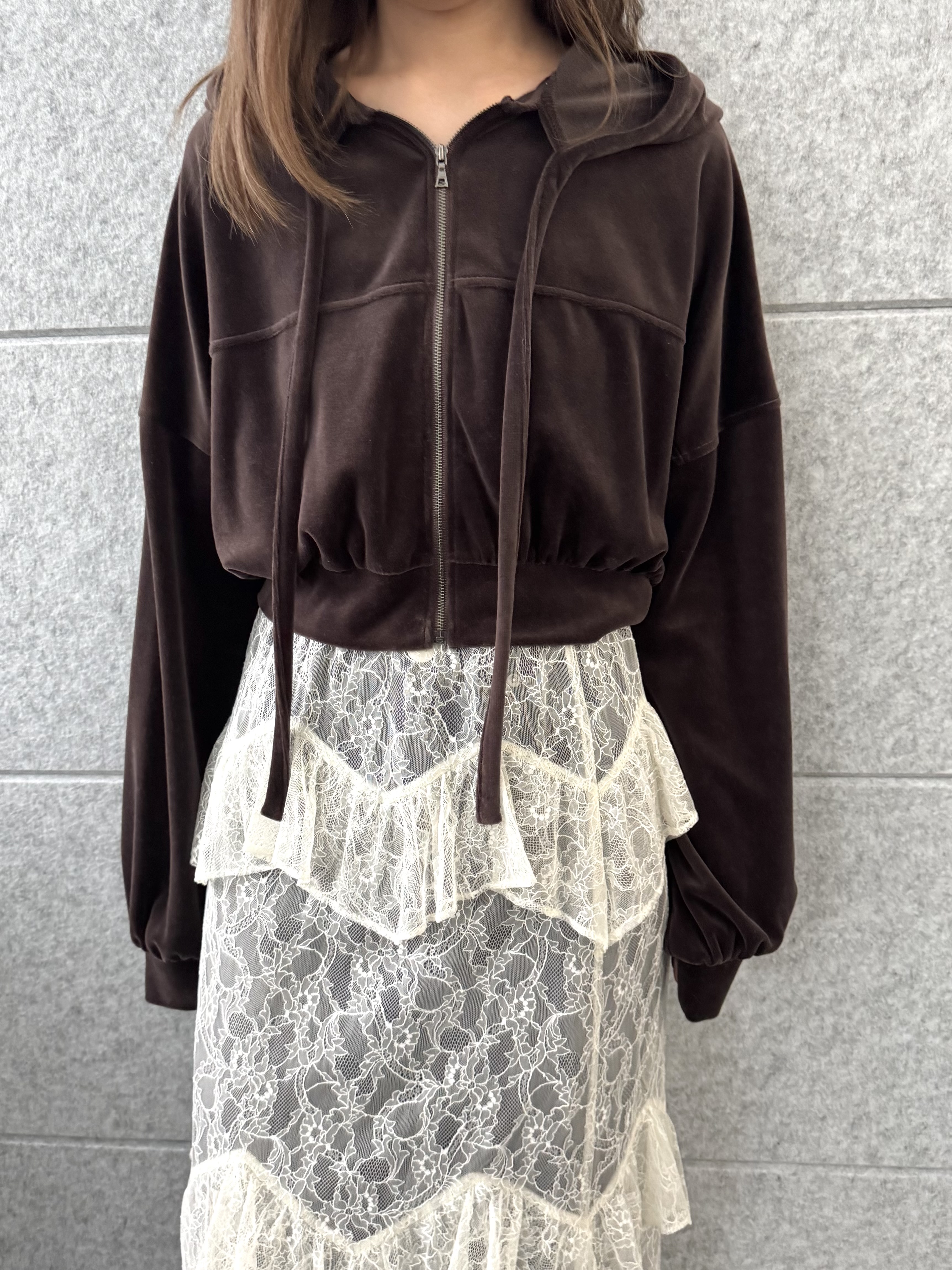 uchi__yamaさんの「CODE A｜velour cropped hoodie」を使ったコーディネート