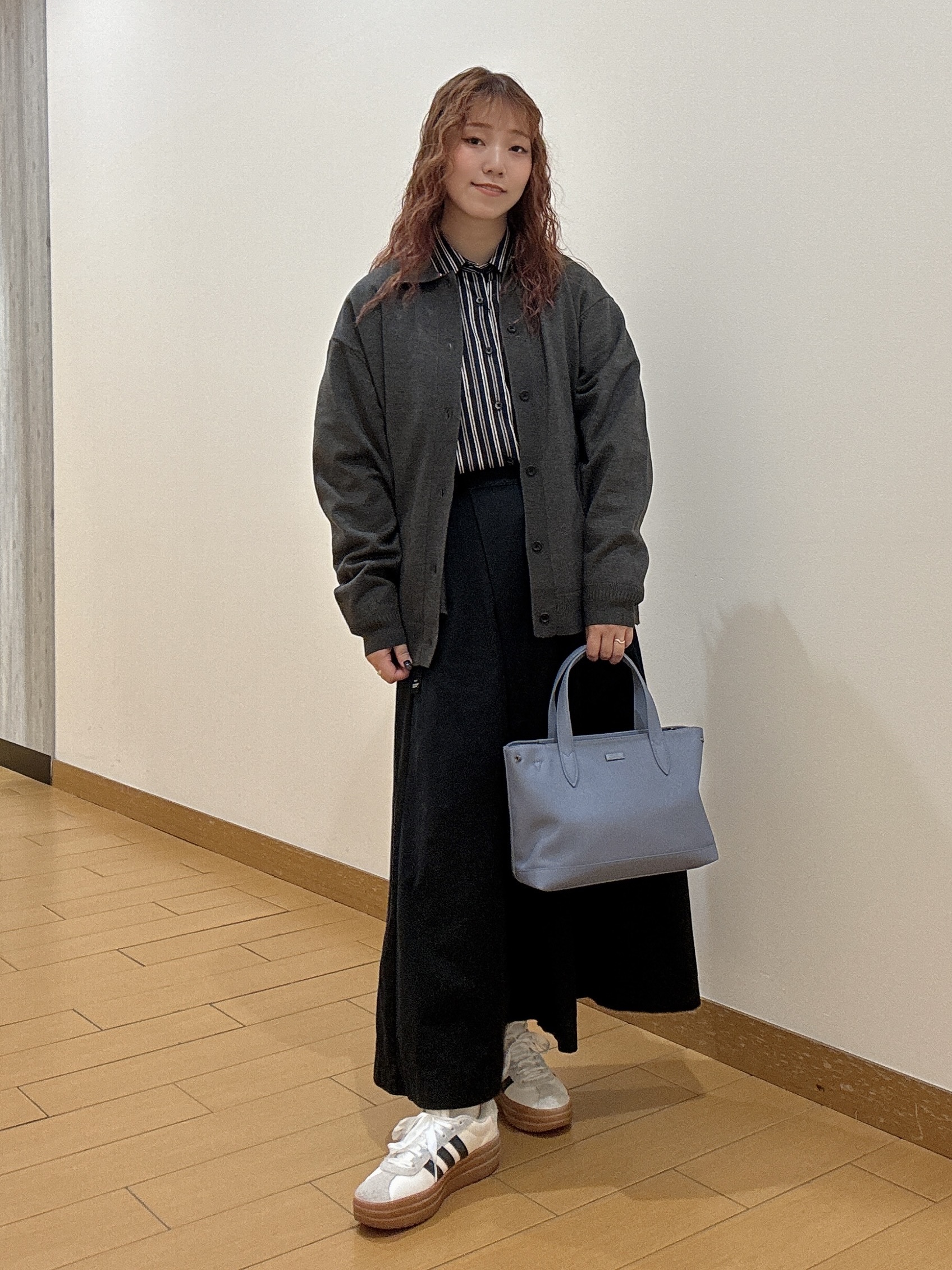 ヒナさんの「TAKEO KIKUCHI｜【BOWLER HAT LABEL】日本製オルタネートストライプシャツ」を使ったコーディネート