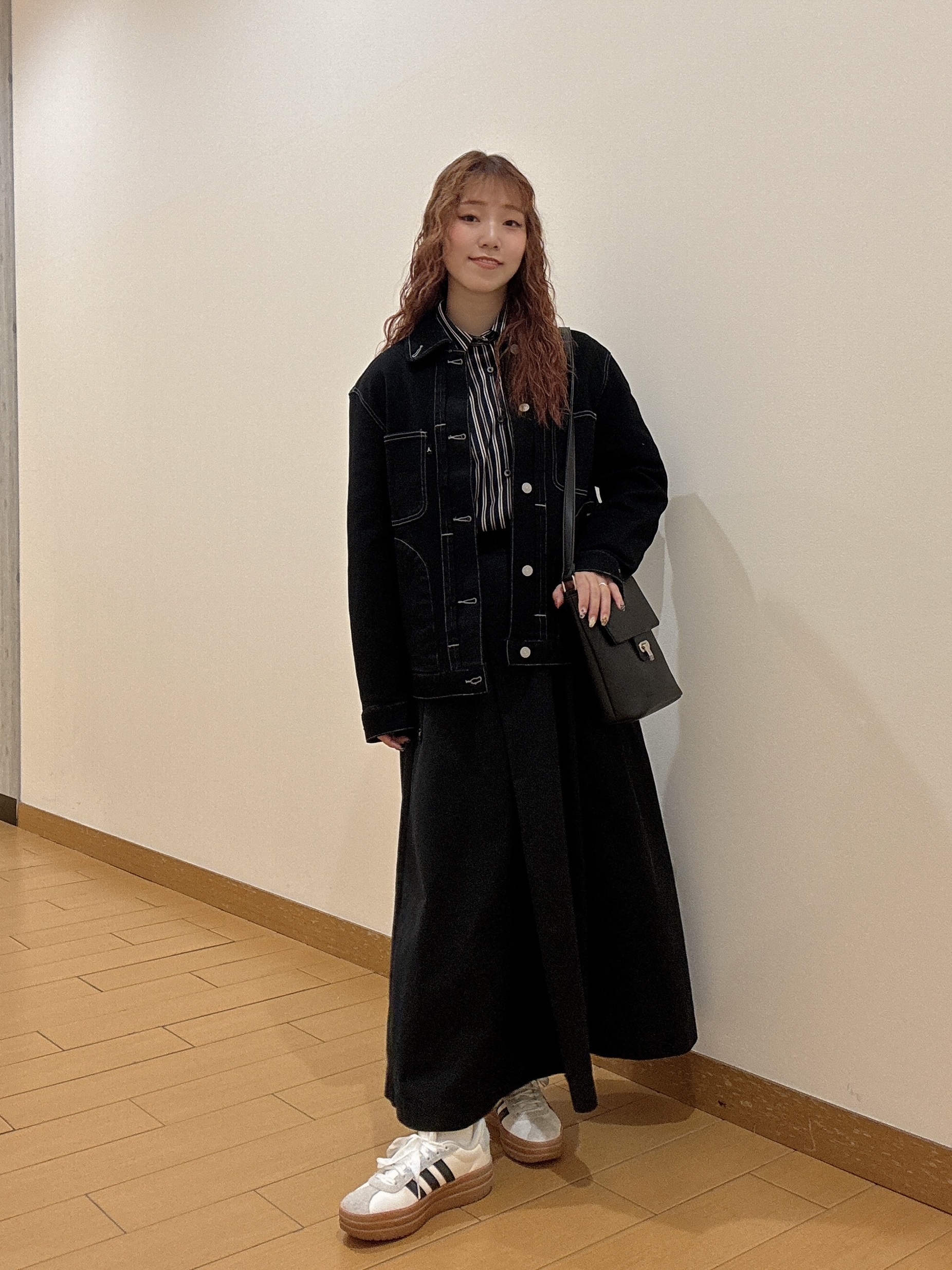 ヒナさんの「TAKEO KIKUCHI｜【BOWLER HAT LABEL】日本製オルタネートストライプシャツ」を使ったコーディネート
