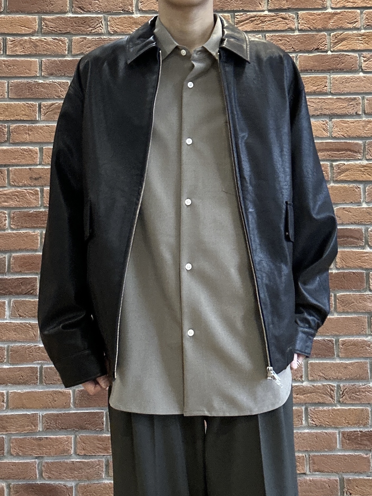 ドイさんの「tk.TAKEO KIKUCHI｜ウールライク2タックワイドスラックス」を使ったコーディネート