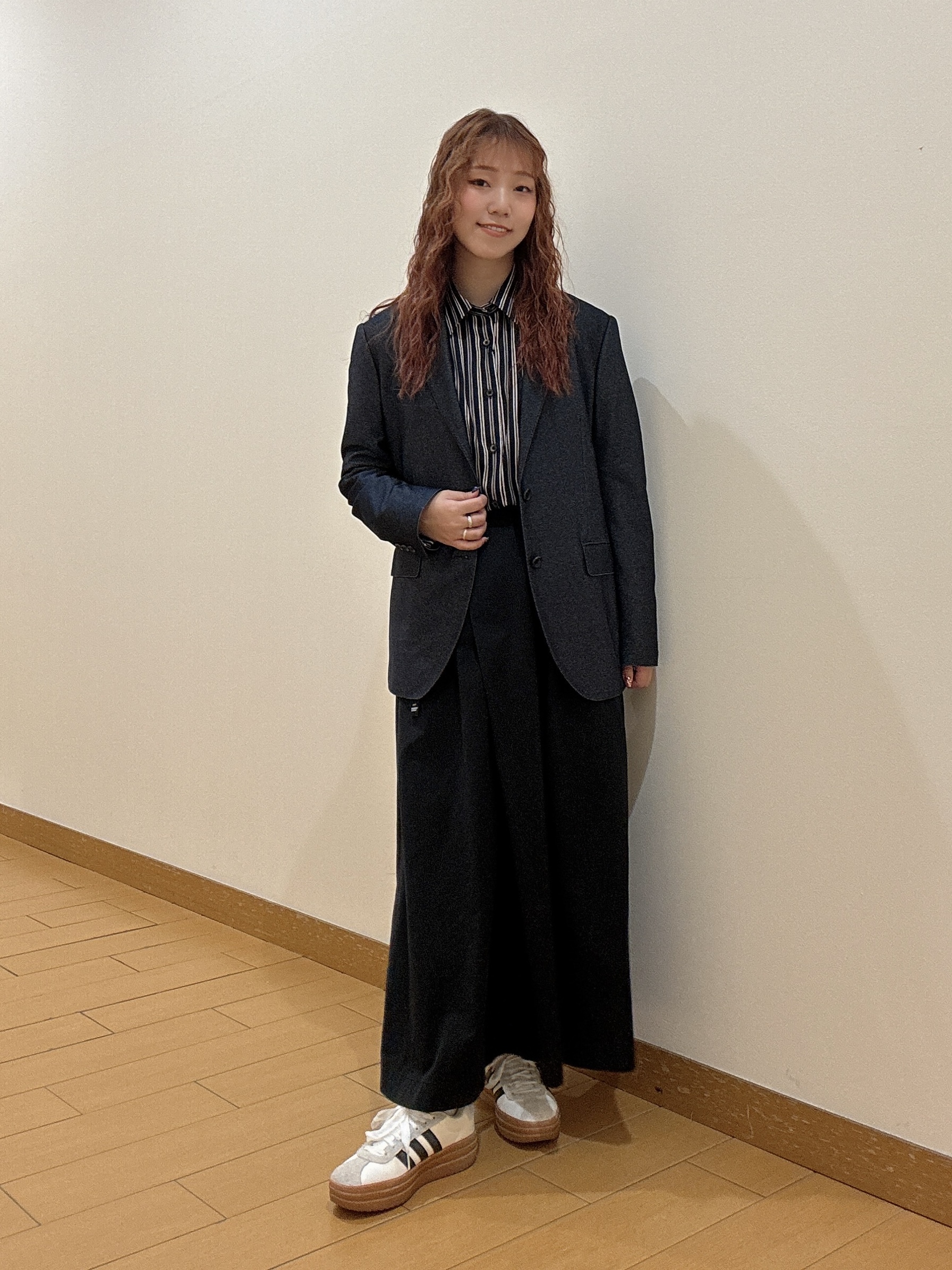 ヒナさんの「TAKEO KIKUCHI｜【BOWLER HAT LABEL】日本製オルタネートストライプシャツ」を使ったコーディネート