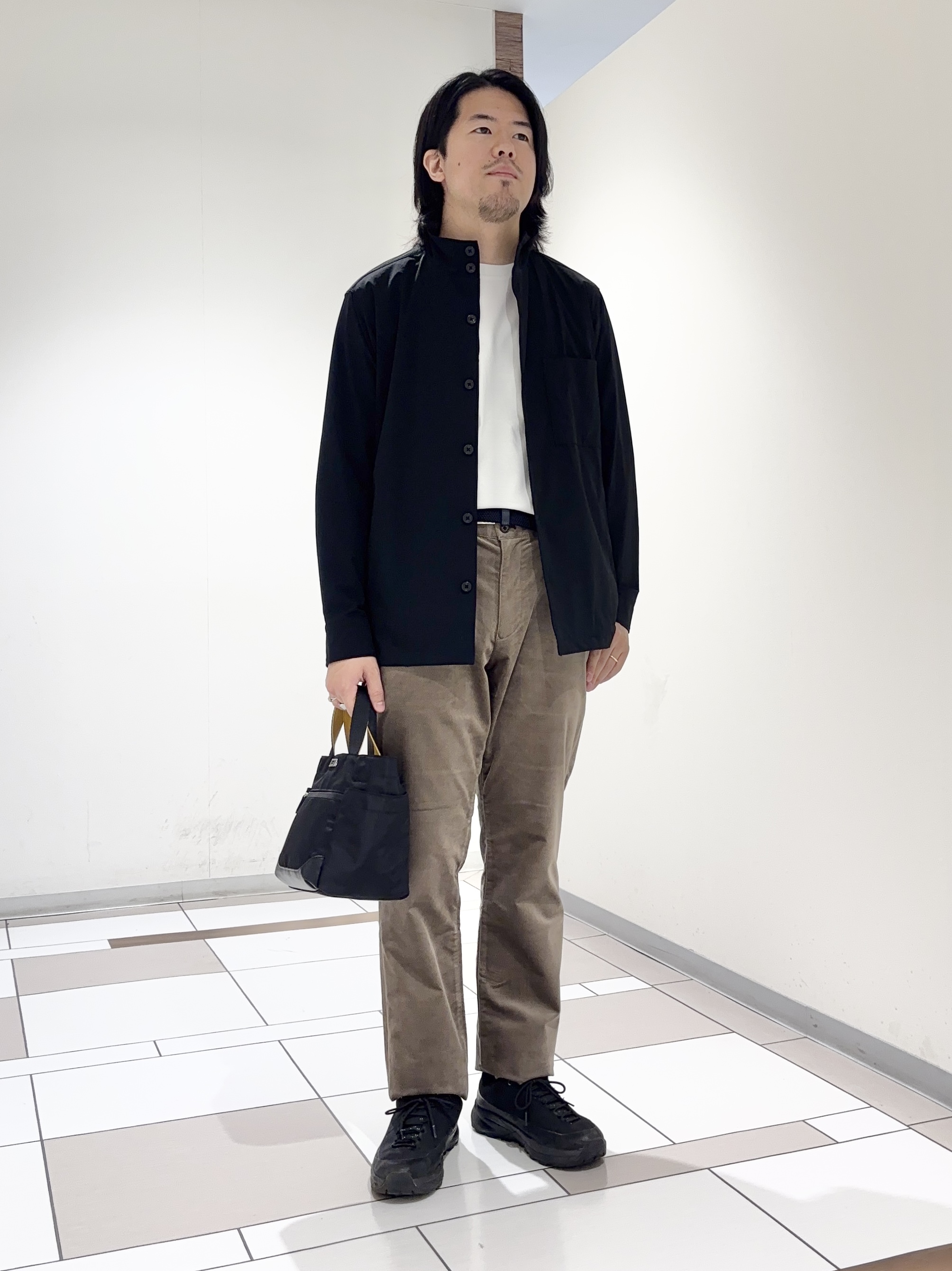 及川さんの「TAKEO KIKUCHI｜3Dナイロンストレッチ　スタンドカラーブルゾン」を使ったコーディネート
