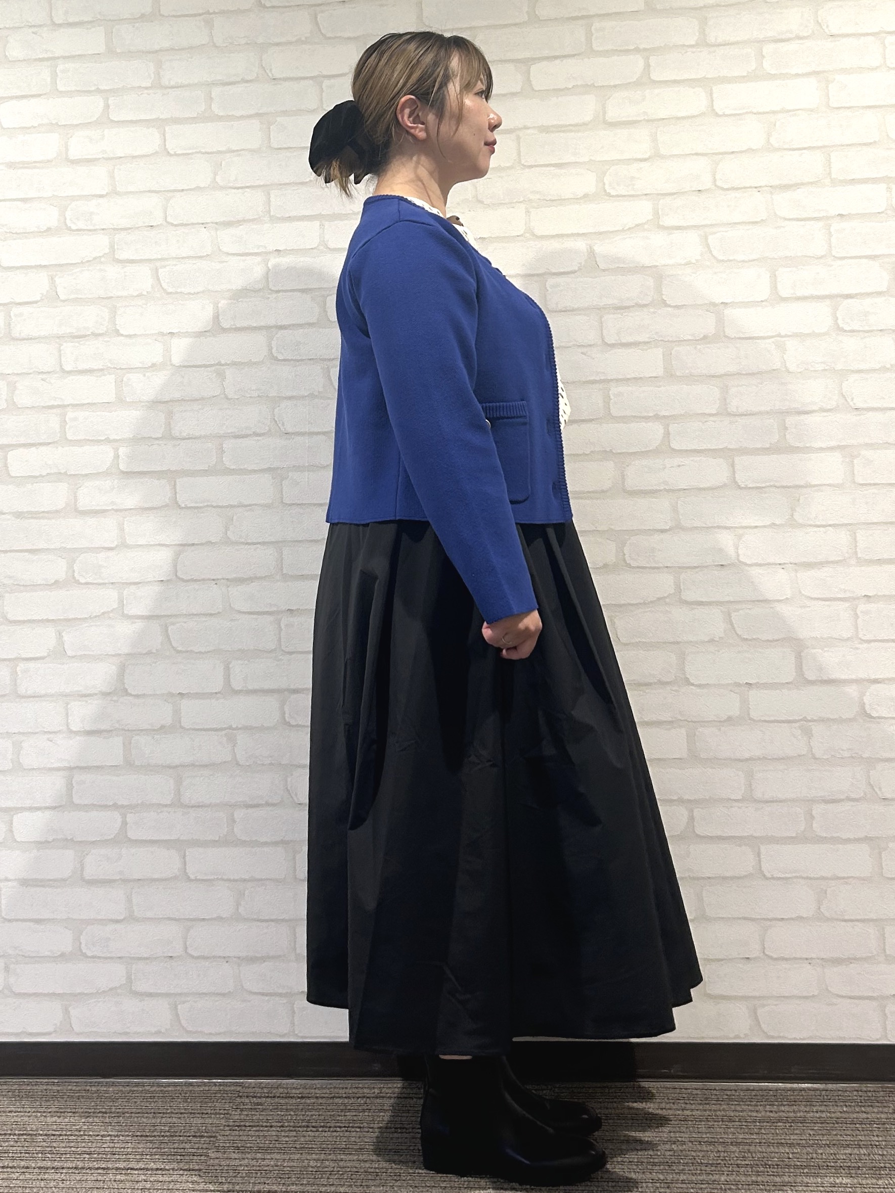 mochiさんの「OPAQUE.CLIP｜金ボタンポケットニットカーディガン【洗濯機OK】」を使ったコーディネート
