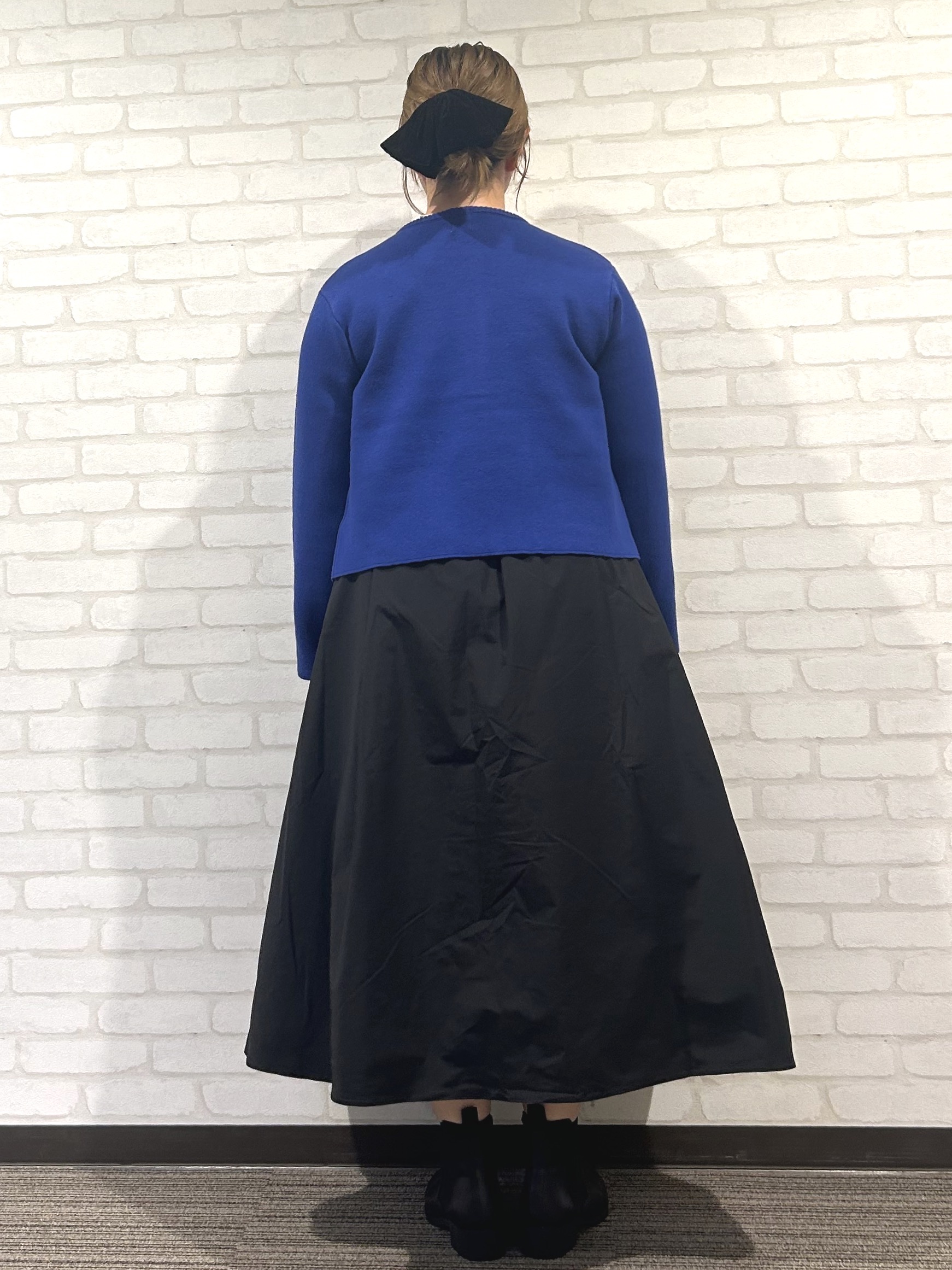 mochiさんの「OPAQUE.CLIP｜金ボタンポケットニットカーディガン【洗濯機OK】」を使ったコーディネート