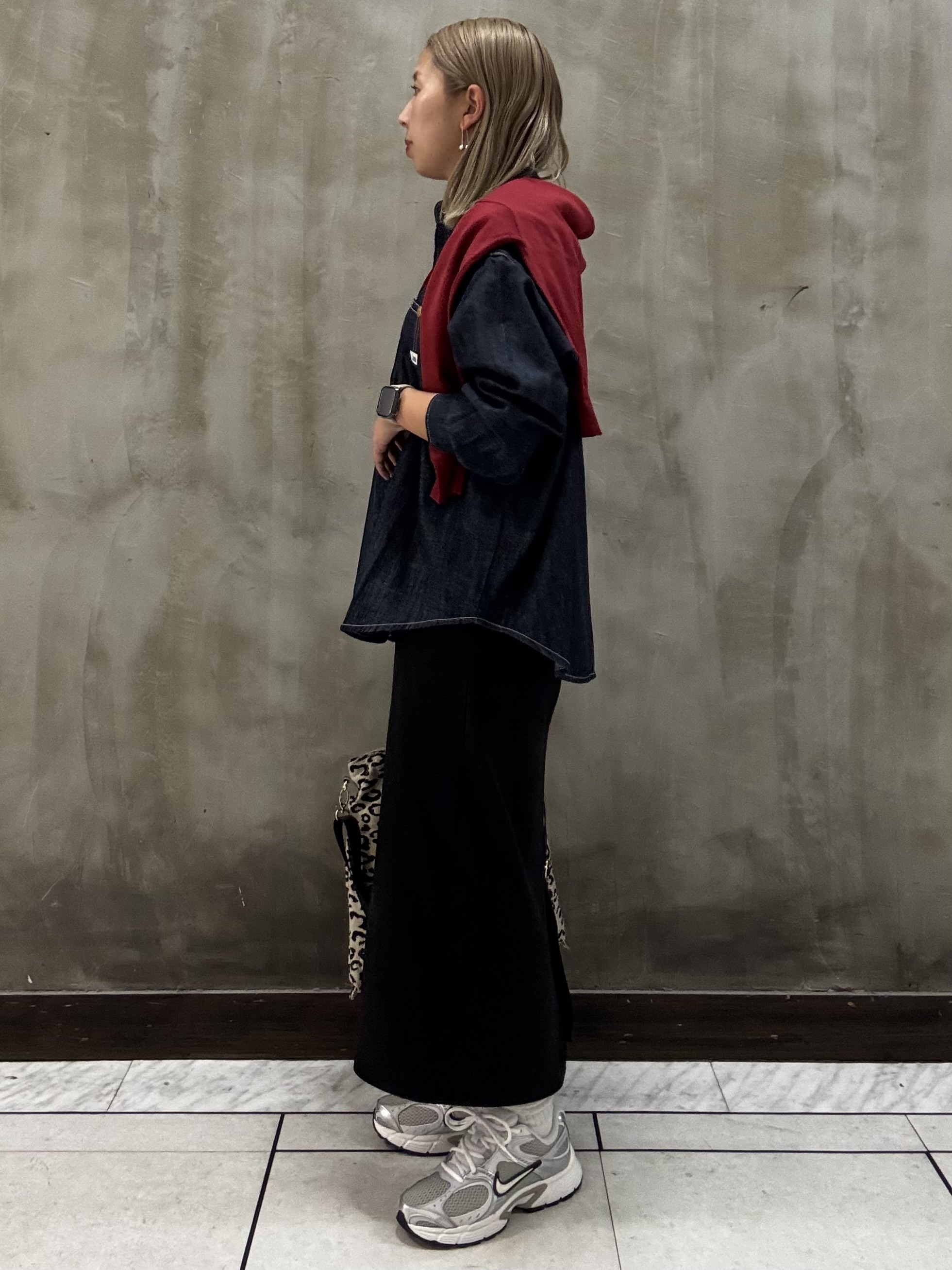 minaさんの「grove｜【Lee&times;grove別注】DENIM BOWTIE SHIRTS」を使ったコーディネート