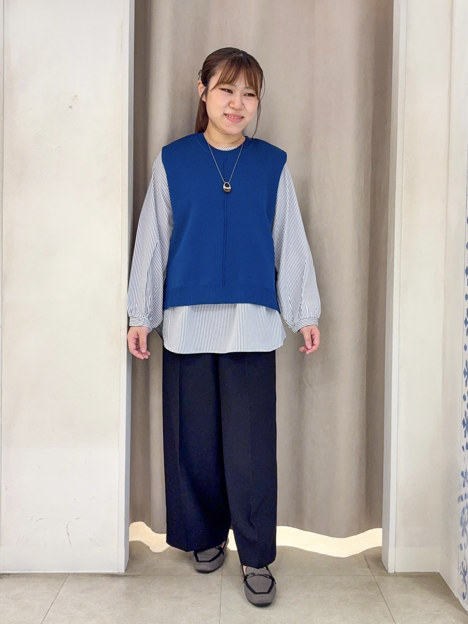 SO(R)Aさんの「SHOO･LA･RUE｜【着丈選べる/洗濯後しわになりにくい】インせず着られる ドルマンブラウス」を使ったコーディネート
