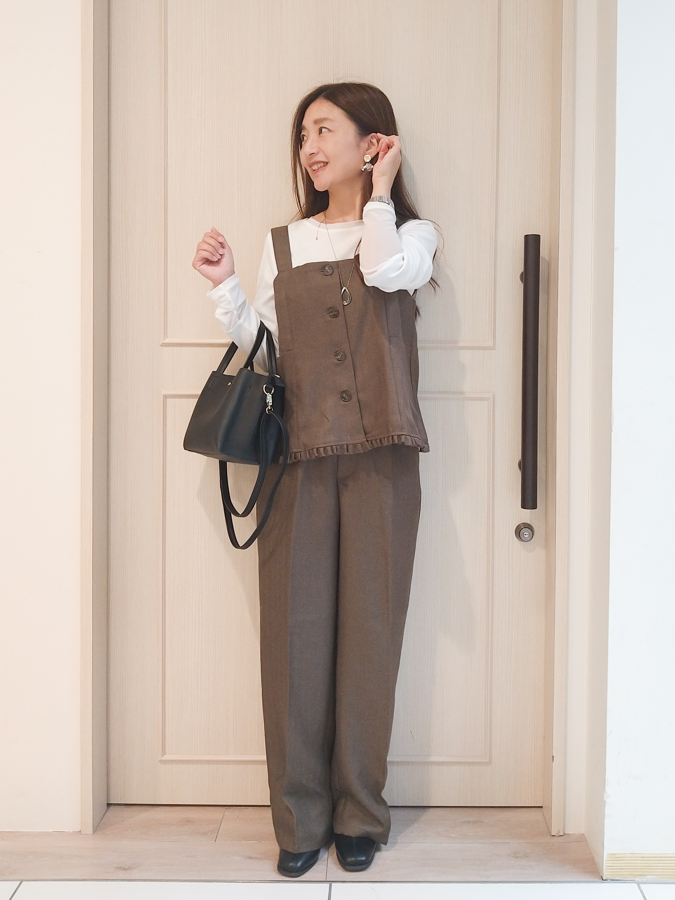mi-saさんの「SHOO･LA･RUE｜【2点セット／着方いろいろ】ビスチェ&times;センタープレスパンツ セットアップ」を使ったコーディネート