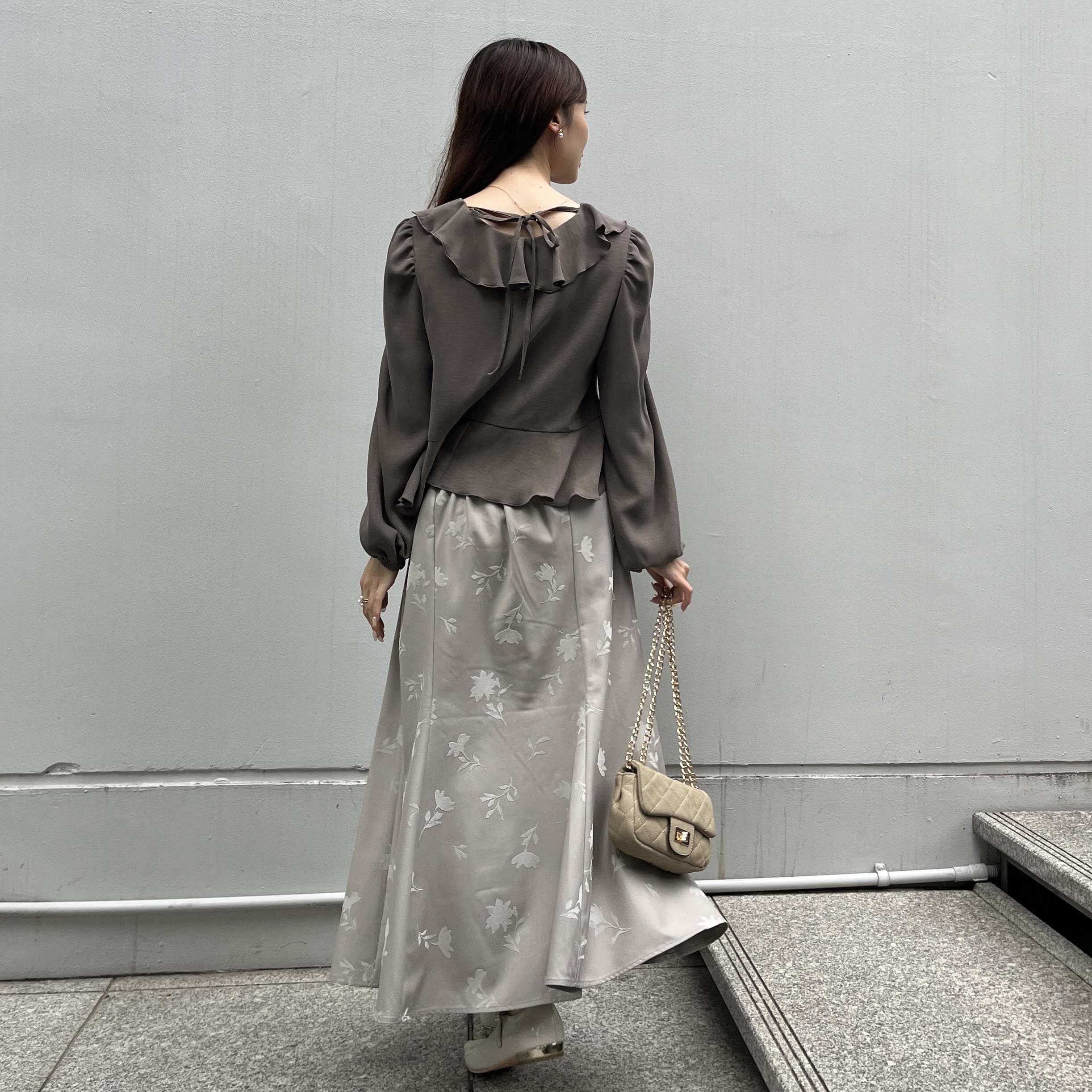 はばさんの「Couture brooch｜【インせず着映え】ラッフル ブラウス」を使ったコーディネート