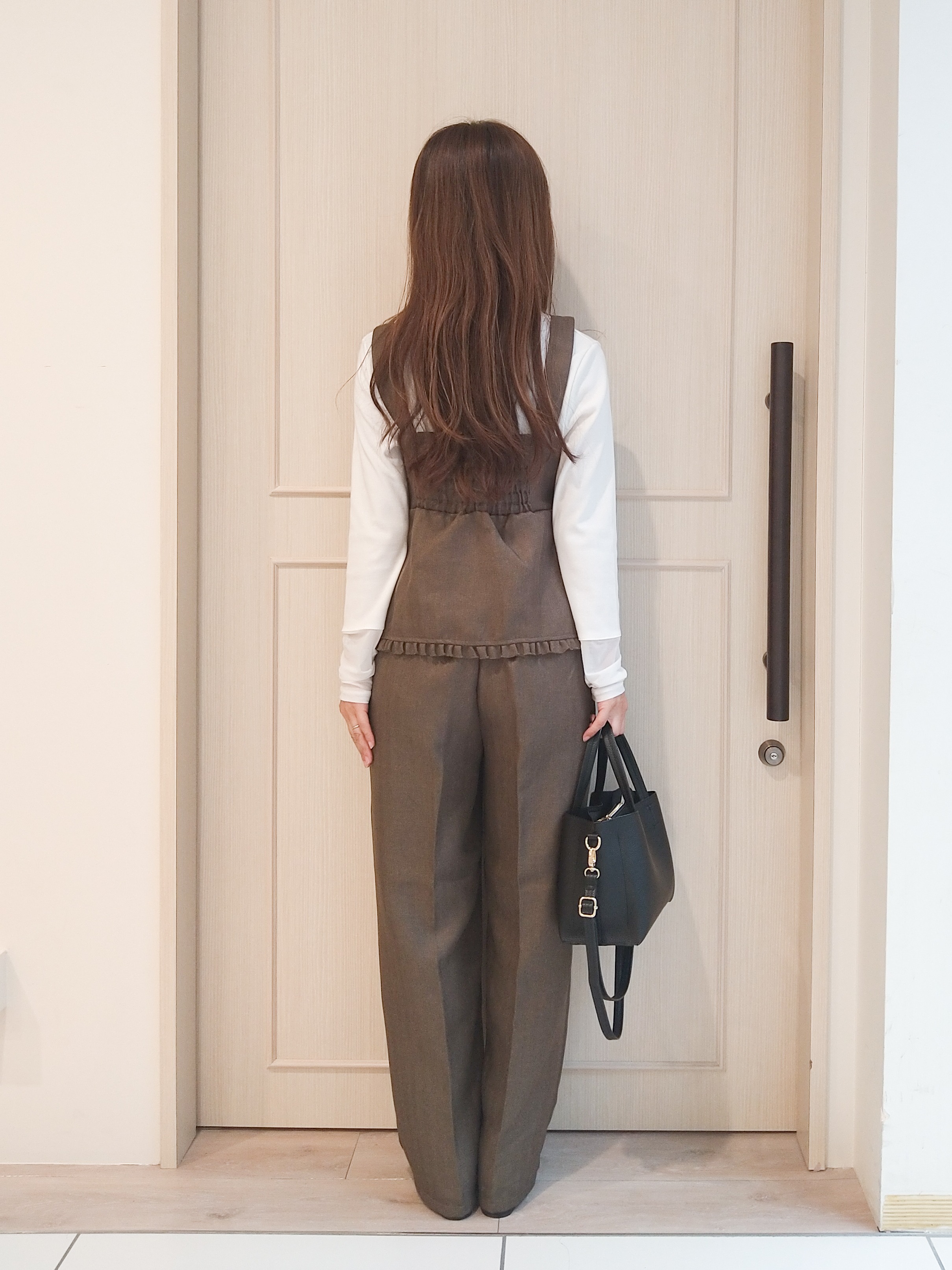 mi-saさんの「SHOO･LA･RUE｜【2点セット／着方いろいろ】ビスチェ&times;センタープレスパンツ セットアップ」を使ったコーディネート