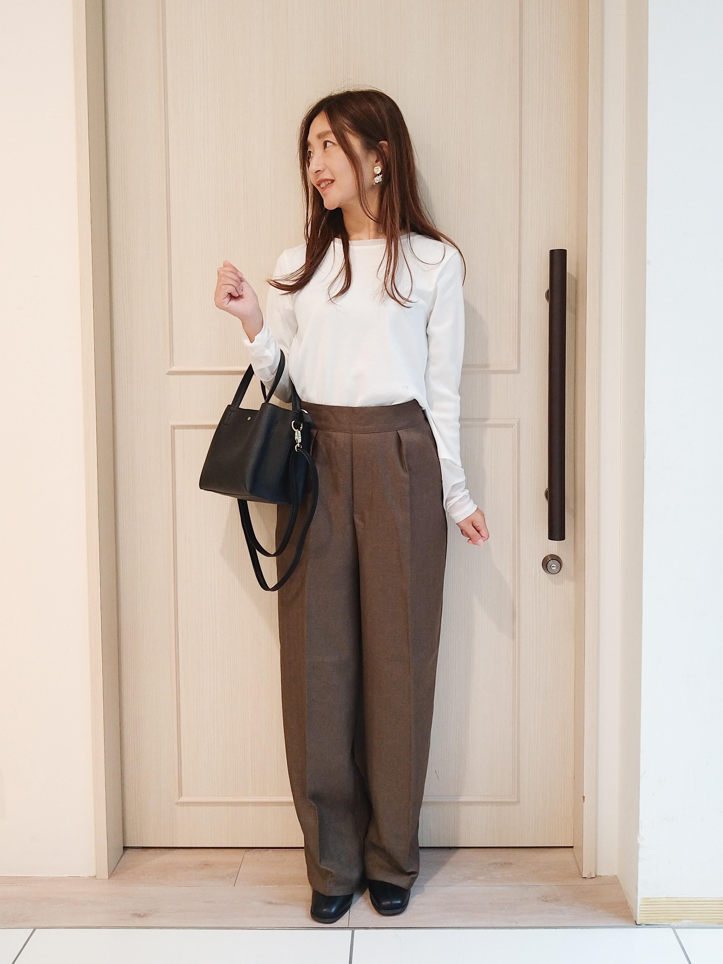 mi-saさんの「SHOO･LA･RUE｜【2点セット／着方いろいろ】ビスチェ&times;センタープレスパンツ セットアップ」を使ったコーディネート
