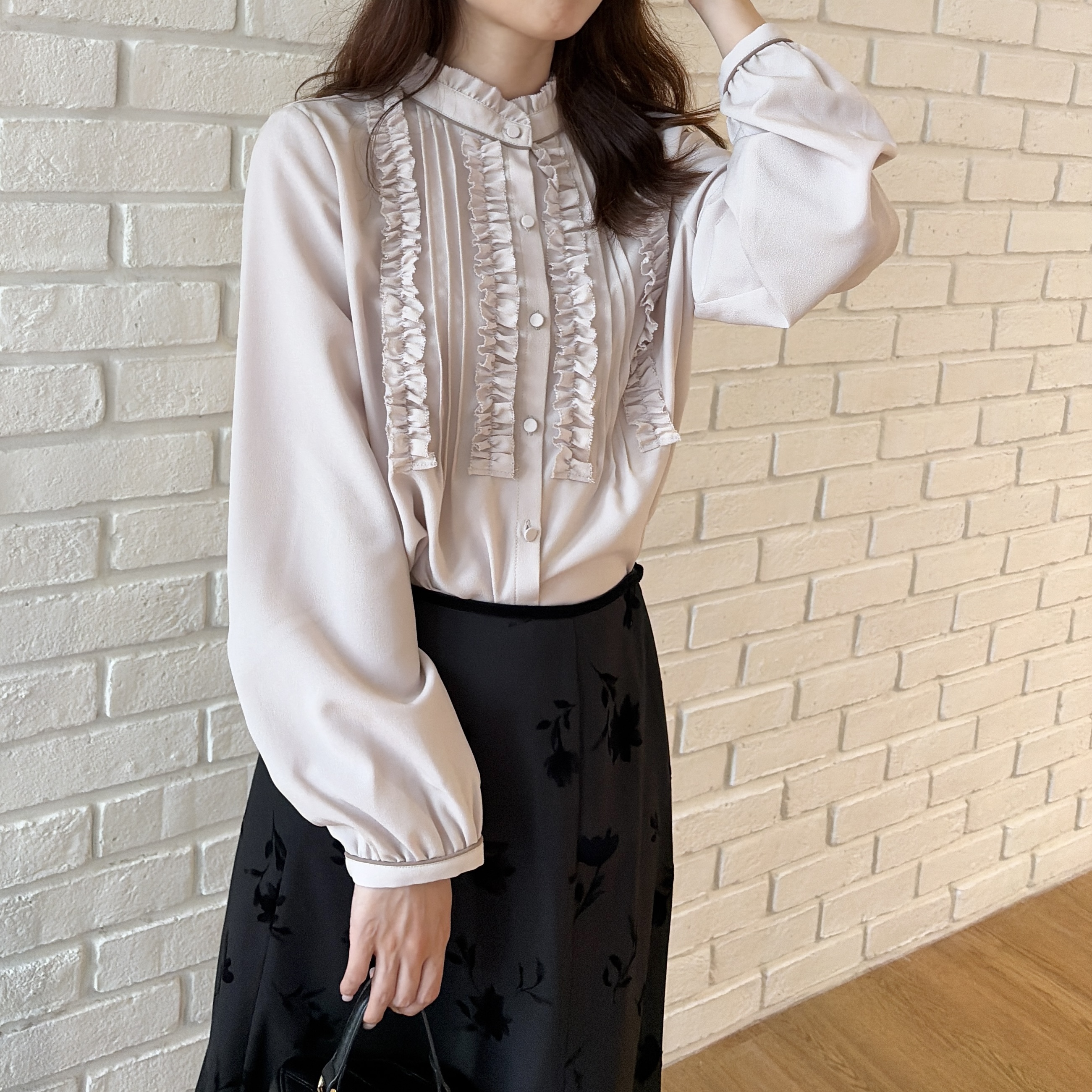 はばさんの「Couture brooch｜【フリル使いが華やか】ピンタック ブラウス」を使ったコーディネート