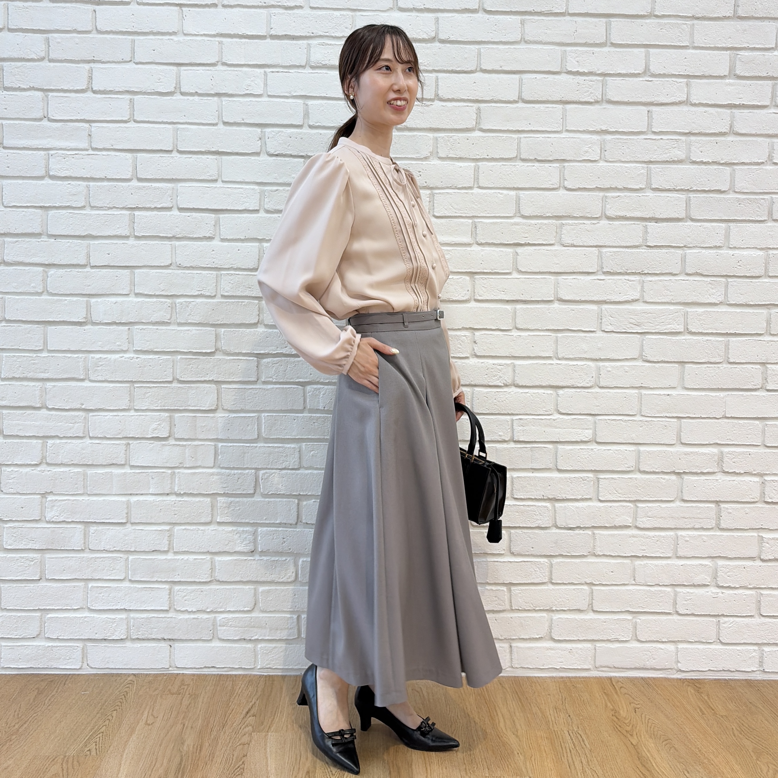 はばさんの「Couture brooch｜【衿元リボンが可憐】ピンタック レース ブラウス」を使ったコーディネート