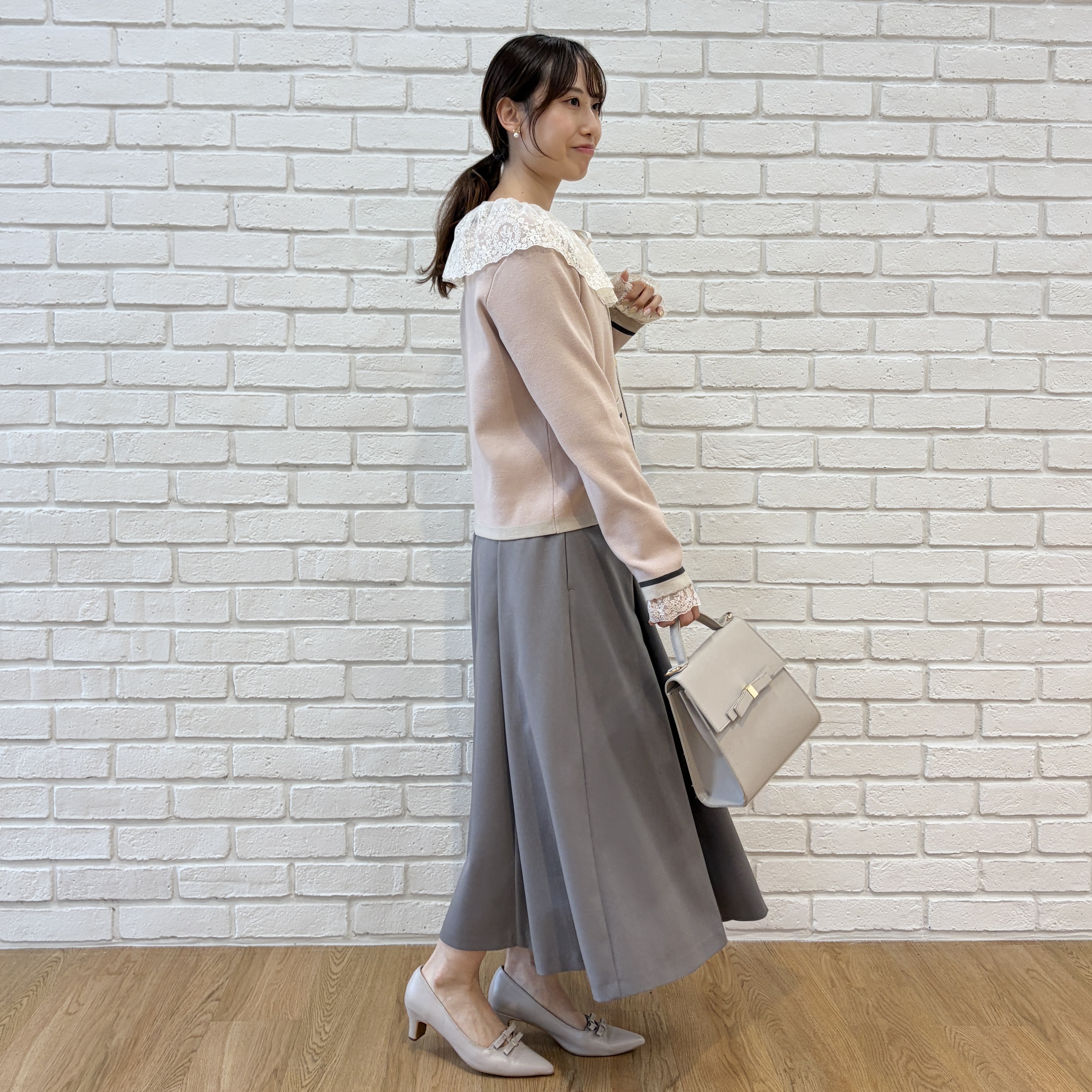 はばさんの「Couture brooch｜【一枚で主役級】配色総針スカラカーディガン」を使ったコーディネート