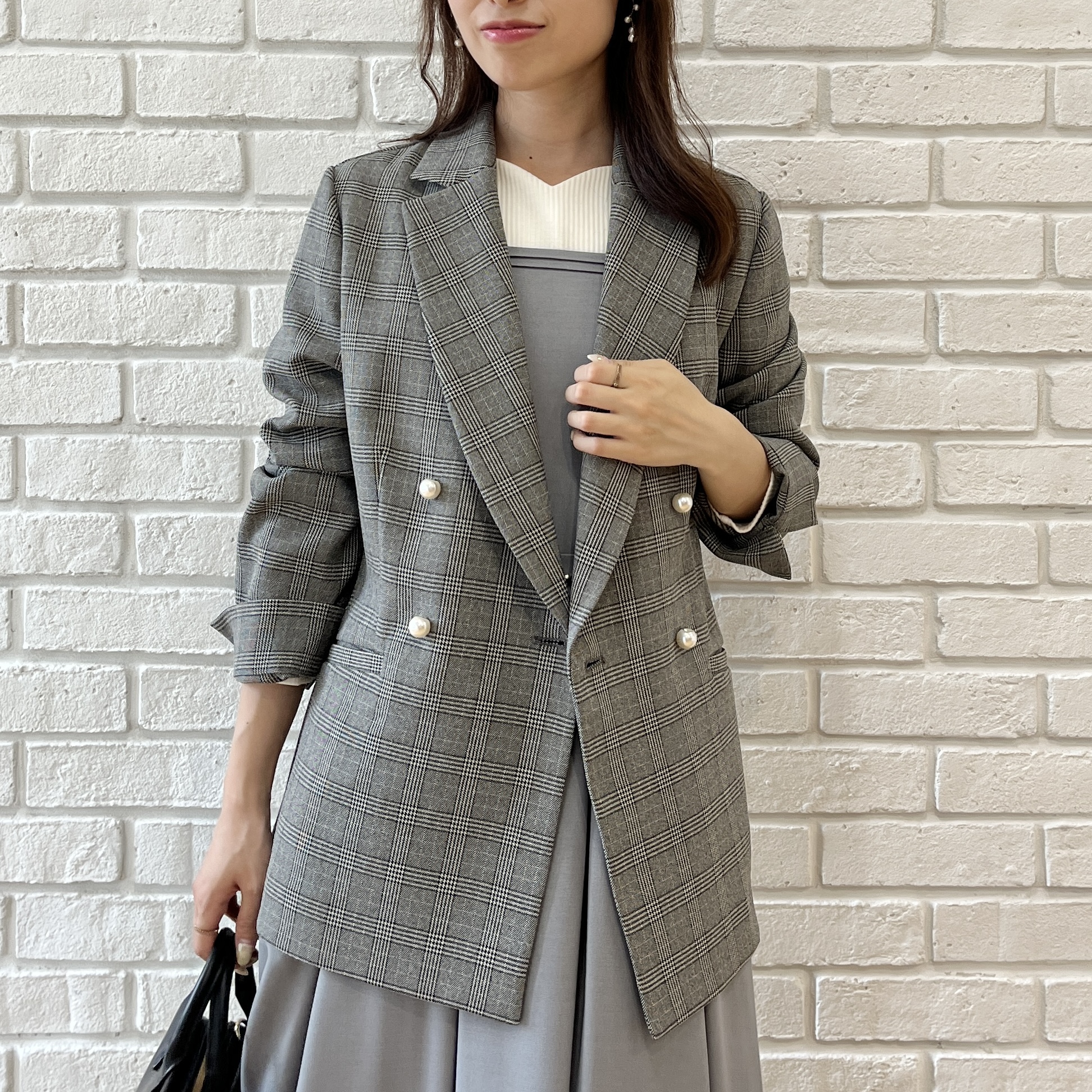はばさんの「Couture brooch｜【毛玉になりにくい・イージーケア・セットアップ可】パール風釦テーラードジャケット」を使ったコーディネート