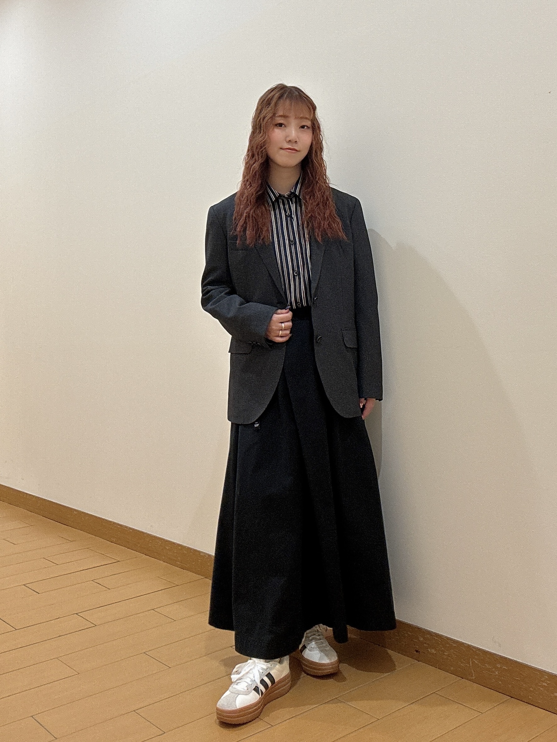 ヒナさんの「TAKEO KIKUCHI｜【BOWLER HAT LABEL】日本製オルタネートストライプシャツ」を使ったコーディネート