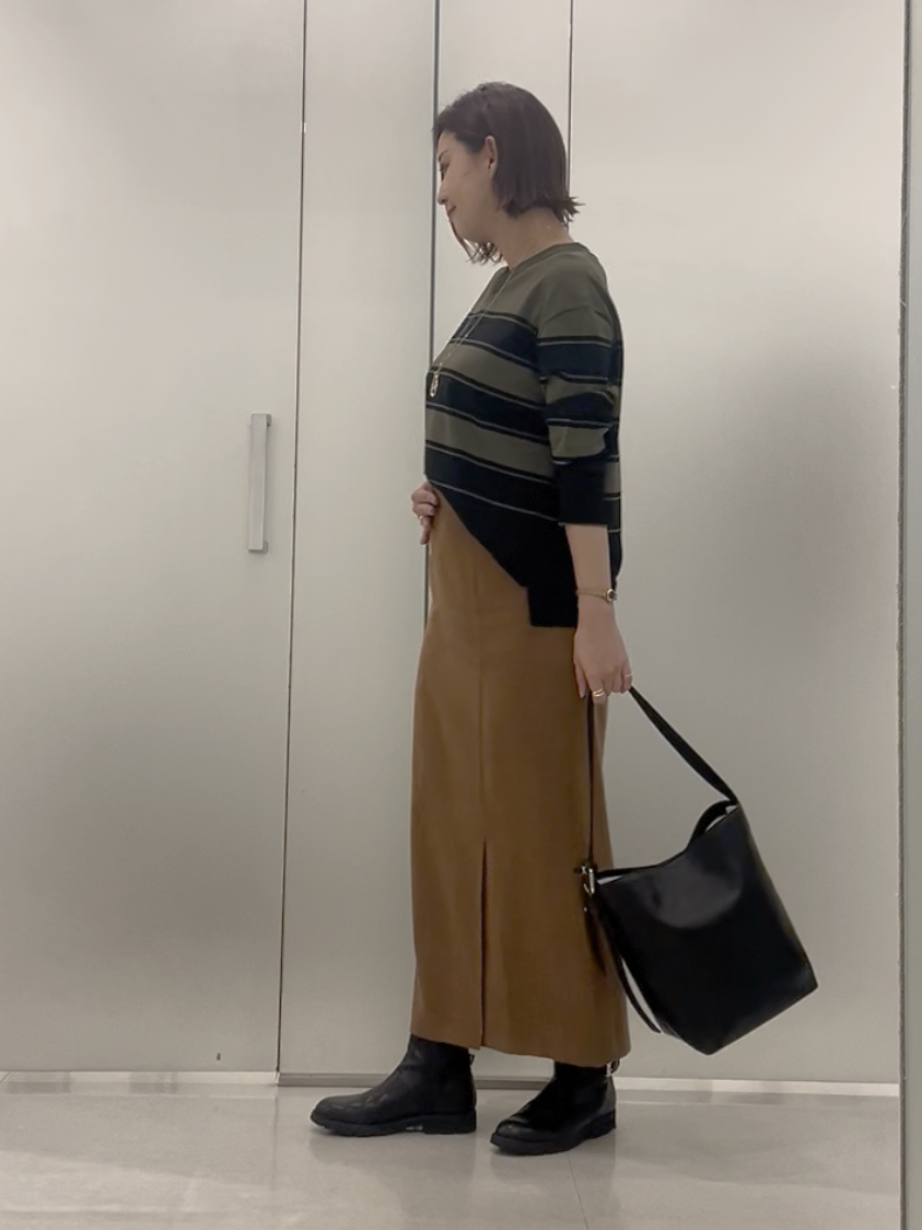 まどかさんの「UNTITLED｜【顔周りすっきり/体型カバー】ドライタッチVネックニットプルオーバー」を使ったコーディネート