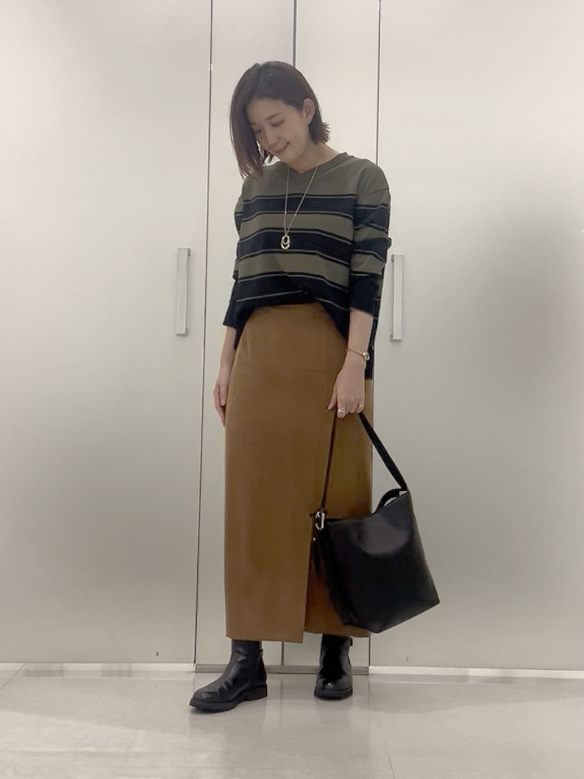 まどかさんの「UNTITLED｜【顔周りすっきり/体型カバー】ドライタッチVネックニットプルオーバー」を使ったコーディネート