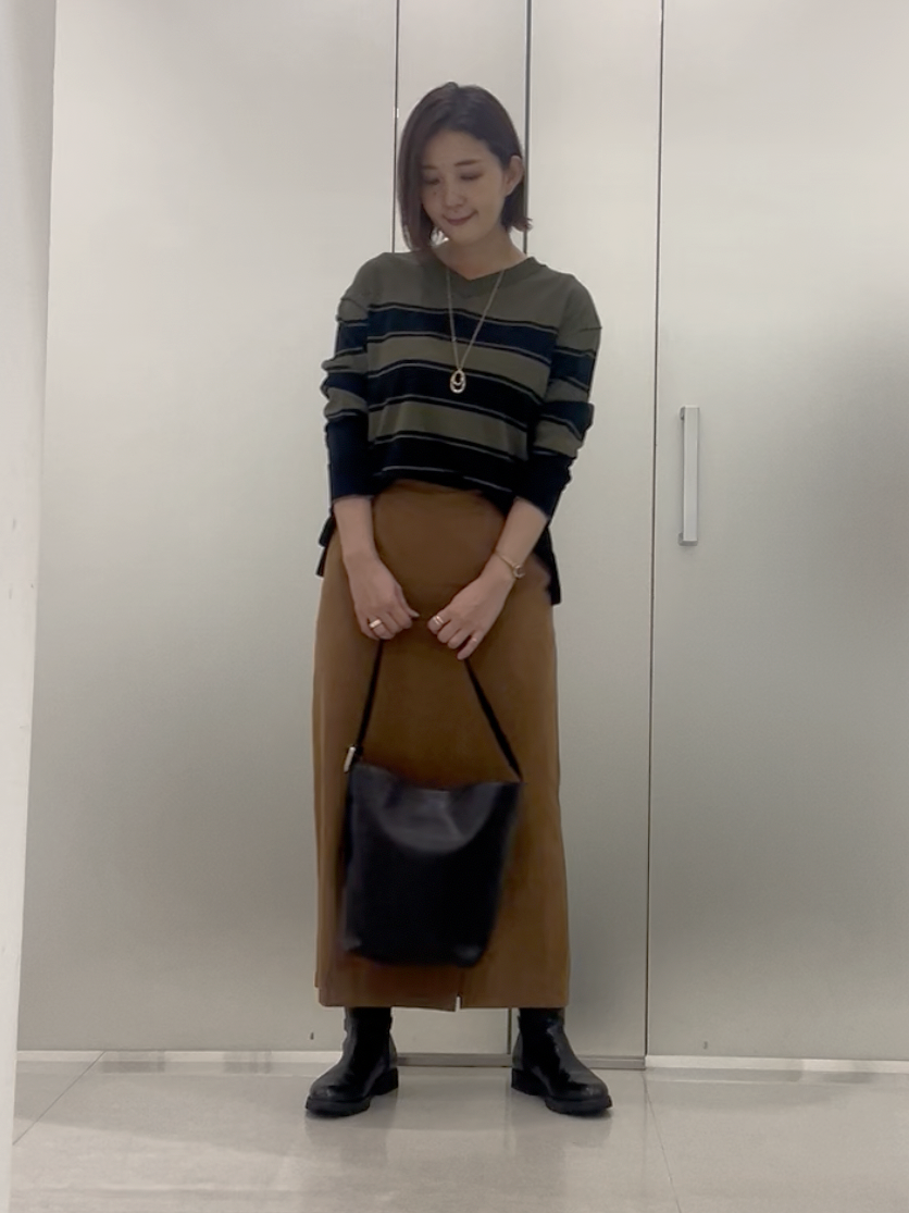 まどかさんの「UNTITLED｜【顔周りすっきり/体型カバー】ドライタッチVネックニットプルオーバー」を使ったコーディネート