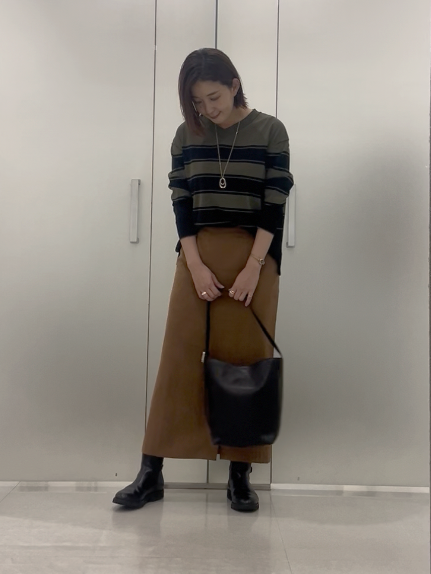 まどかさんの「UNTITLED｜【顔周りすっきり/体型カバー】ドライタッチVネックニットプルオーバー」を使ったコーディネート