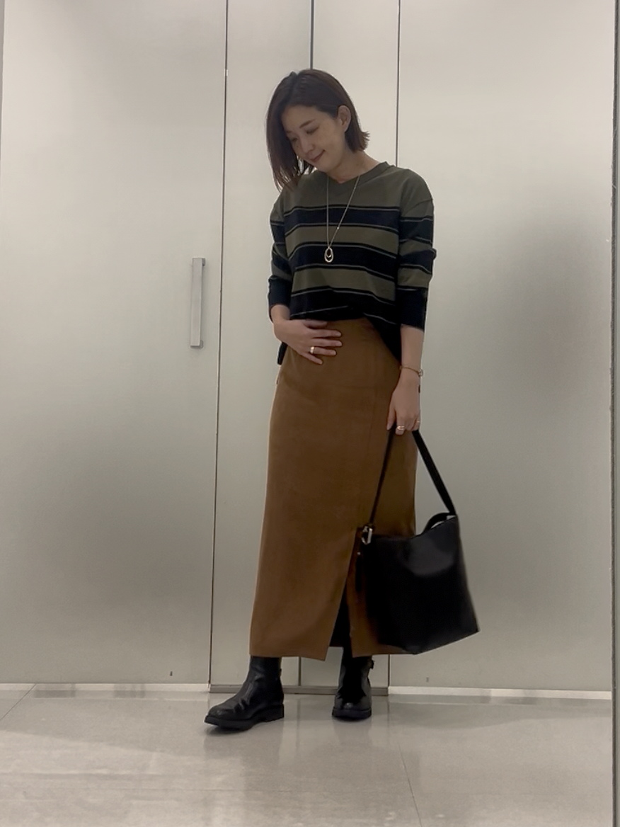 まどかさんの「UNTITLED｜【顔周りすっきり/体型カバー】ドライタッチVネックニットプルオーバー」を使ったコーディネート