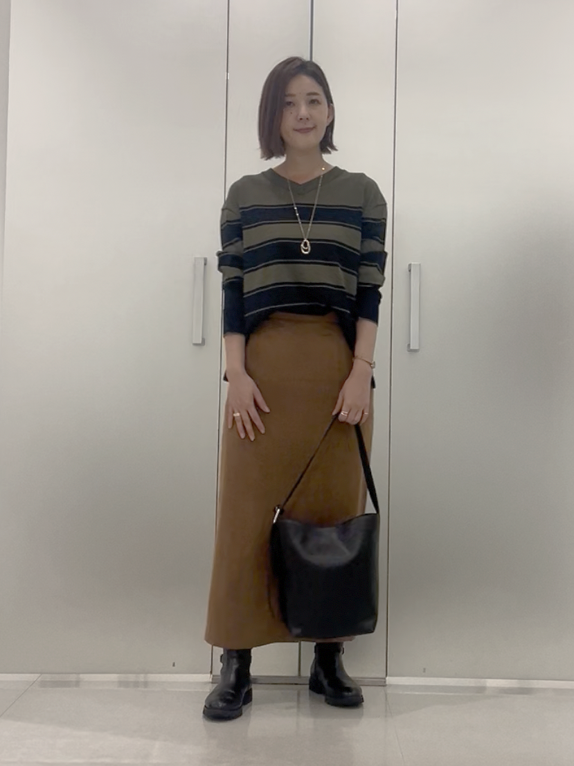 まどかさんの「UNTITLED｜【顔周りすっきり/体型カバー】ドライタッチVネックニットプルオーバー」を使ったコーディネート