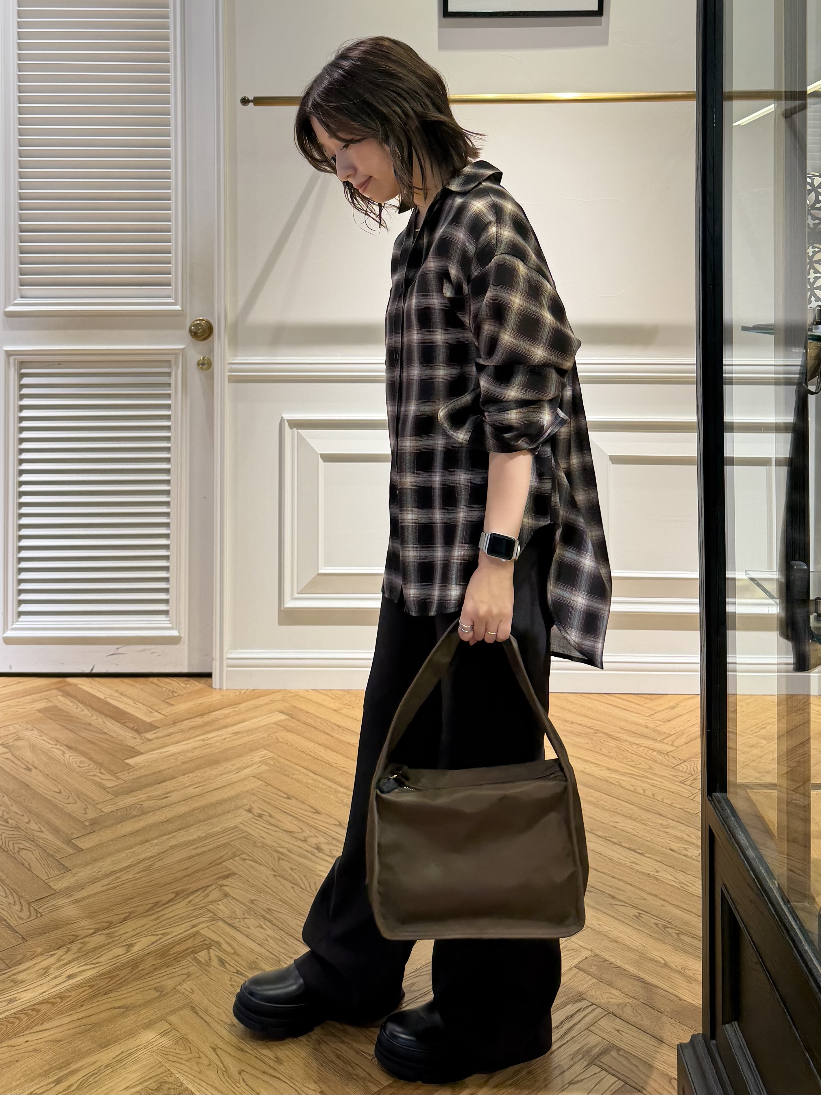 つじ まこさんの「DRESSTERIOR｜【ウォッシャブル】ビエラオンブレチェックシャツ」を使ったコーディネート