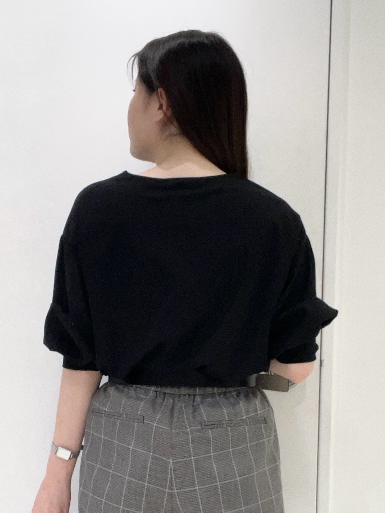 moeさんの「UNTITLED｜【楽にきれい見え/体型カバー】パフスリーブジャージトップス」を使ったコーディネート