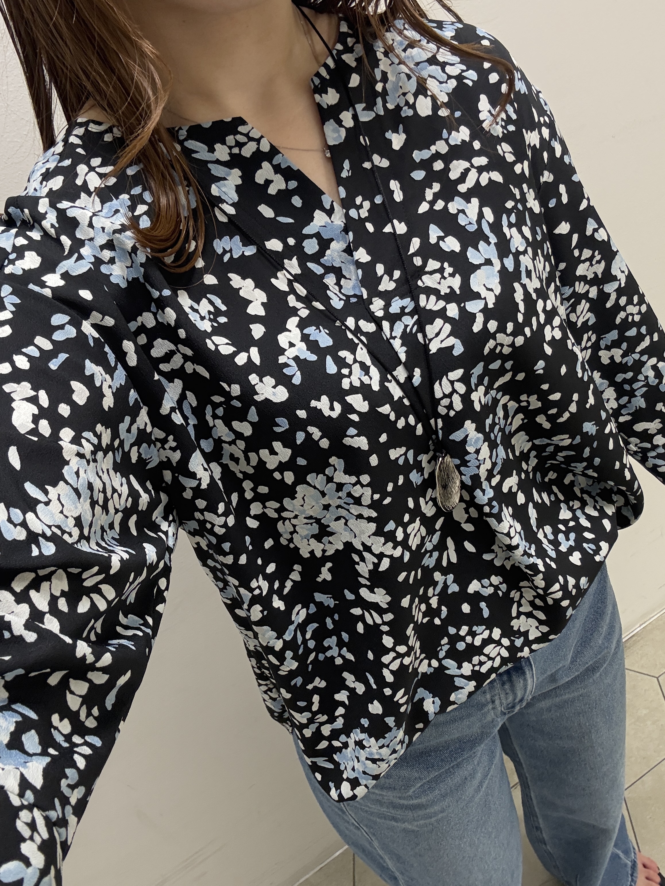 kahoさんの「INDIVI｜【6分袖】アートドット柄ブラウス」を使ったコーディネート