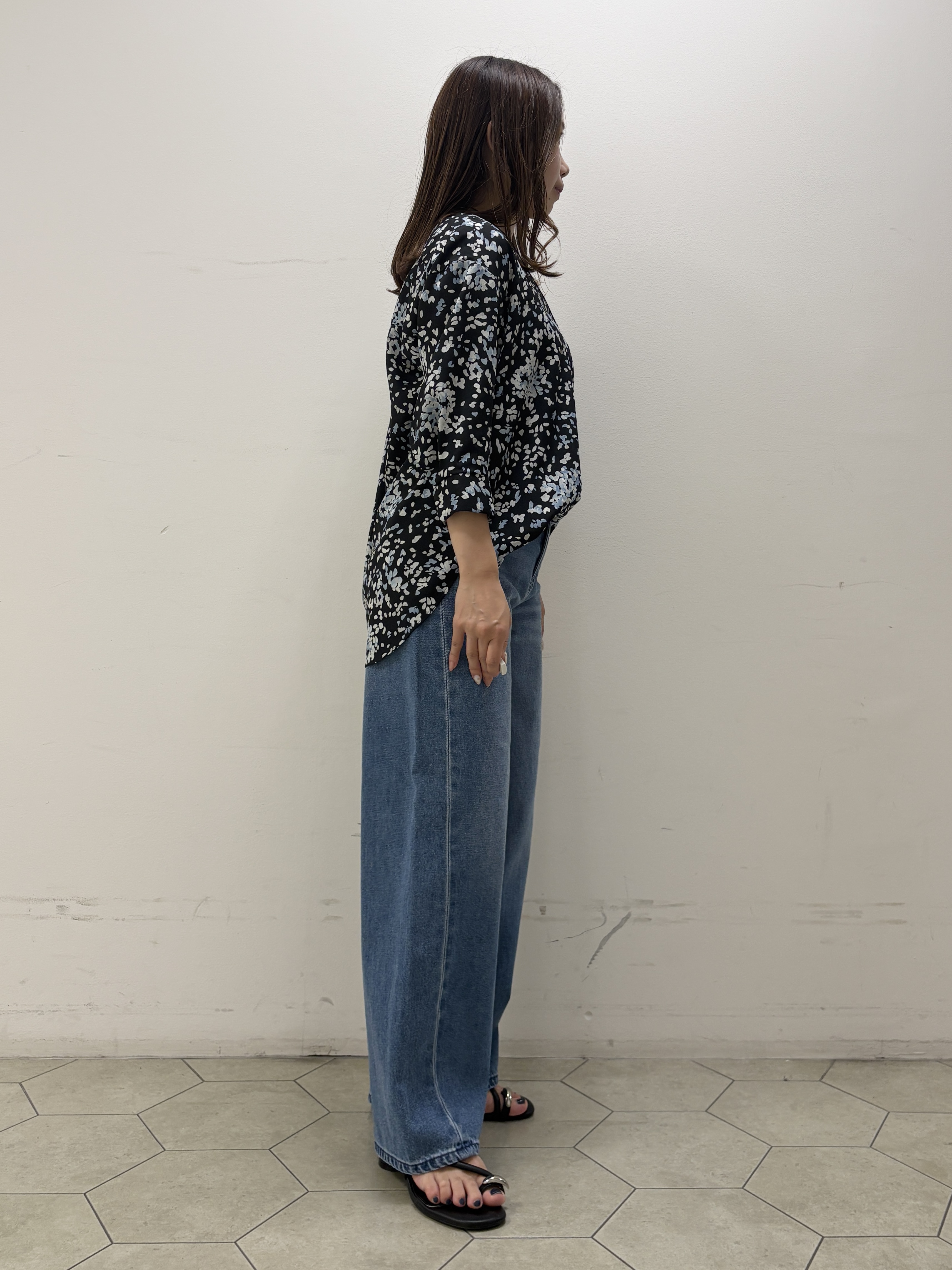 kahoさんの「INDIVI｜【6分袖】アートドット柄ブラウス」を使ったコーディネート