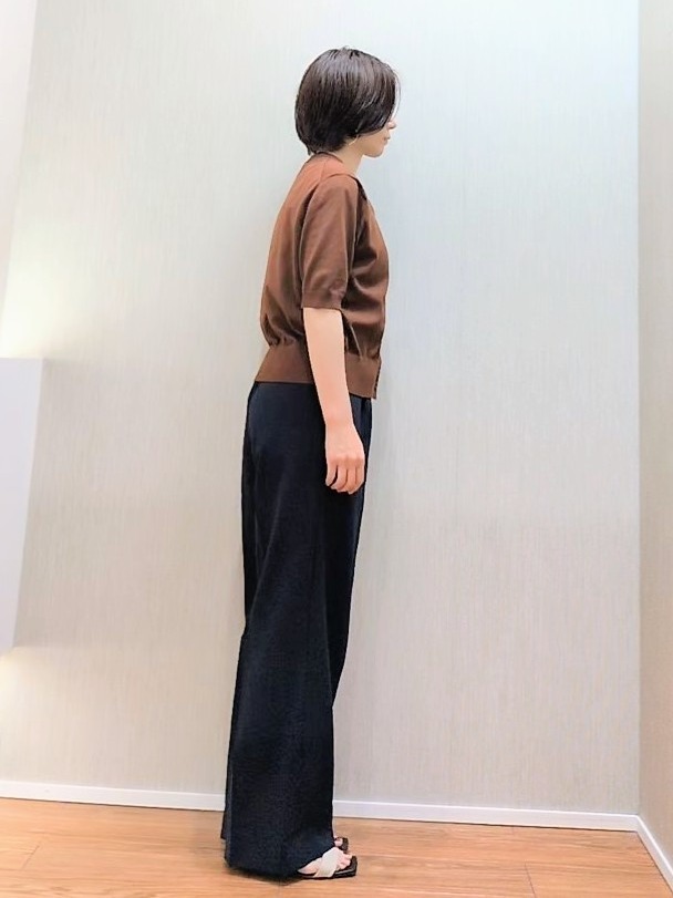 ミズタさんの「UNTITLED｜【すっきり秋羽織り/前開きボタン】ドライタッチ5分袖カーディガン」を使ったコーディネート