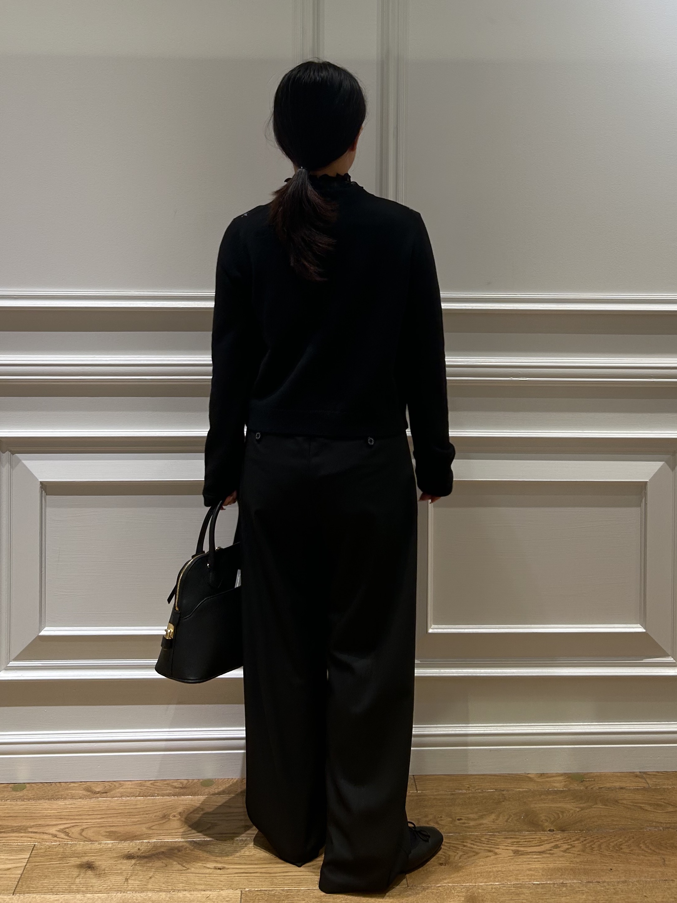 とりみさんの「DRESSTERIOR｜オーバーラップサークル フリルカラーボウタイブラウス」を使ったコーディネート