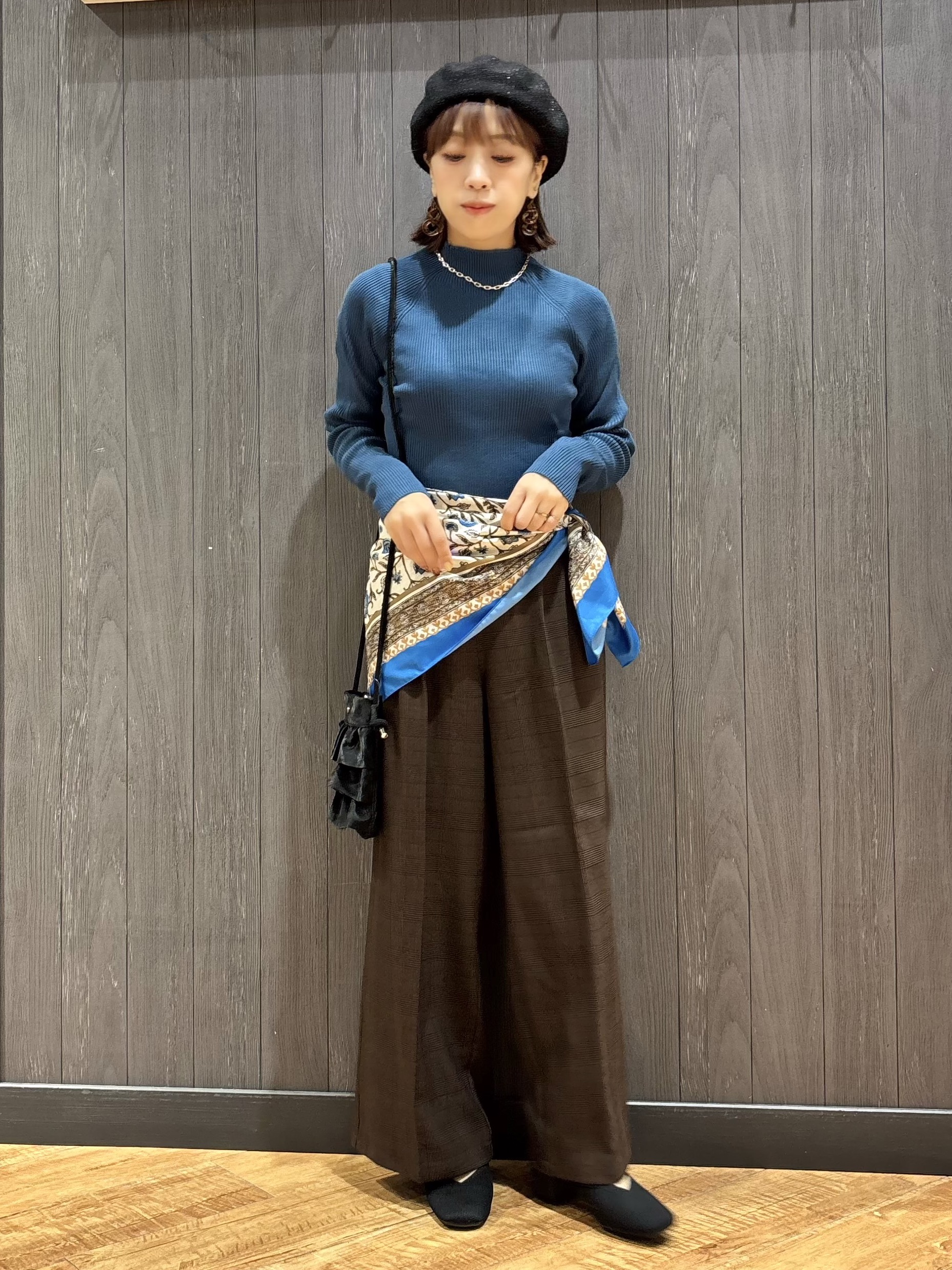meiさんの「SHOO･LA･RUE｜【絶妙なゆるピタ/S-LL/洗濯機可】ちくちくしにくいリブハイネック やわらかニット」を使ったコーディネート