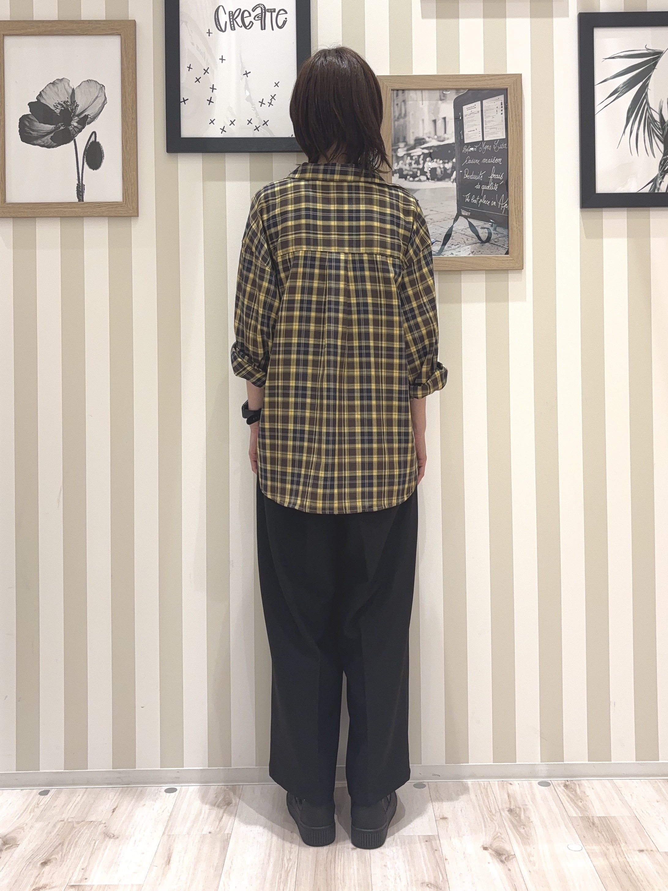 たまごがにさんの「SHOO･LA･RUE｜【洗濯後しわになりにくい/S-LL】選べる6パターン 羽織としても活躍する ベーシックシャツ」を使ったコーディネート