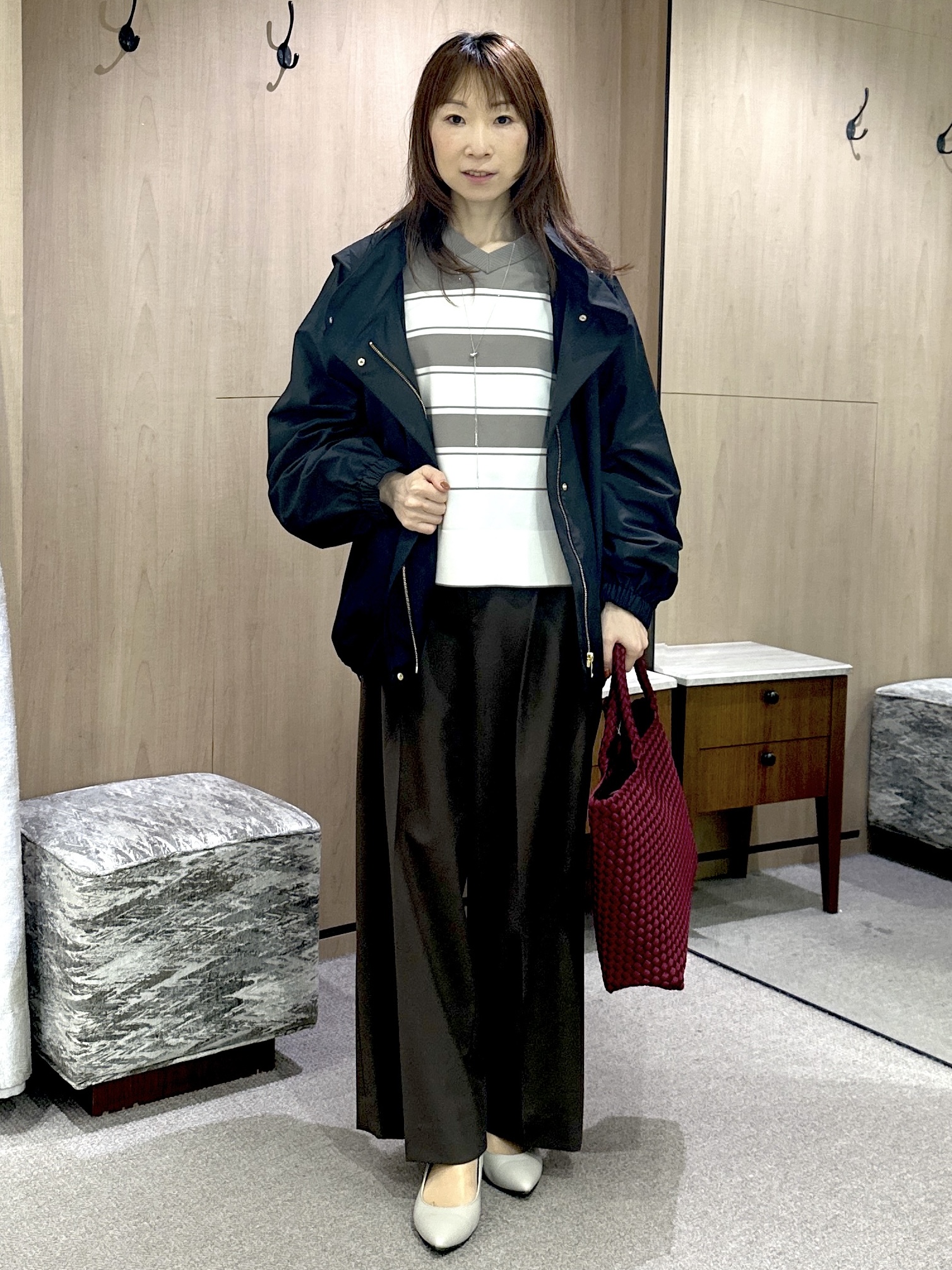 Miwaさんの「UNTITLED｜【顔周りすっきり/体型カバー】ドライタッチVネックニットプルオーバー」を使ったコーディネート