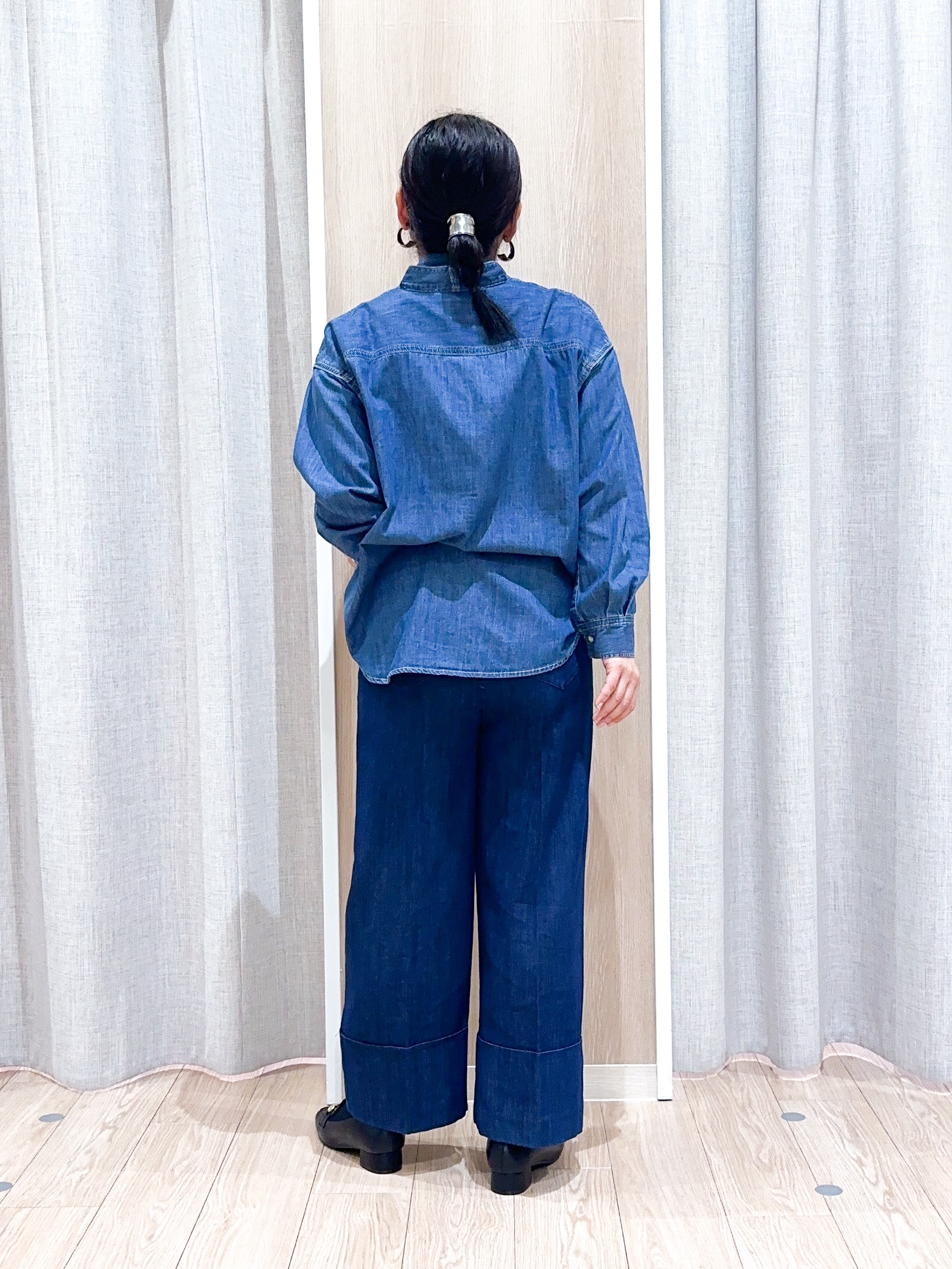 naoさんの「grove｜【Lee&times;grove別注】DENIM BOWTIE SHIRTS」を使ったコーディネート