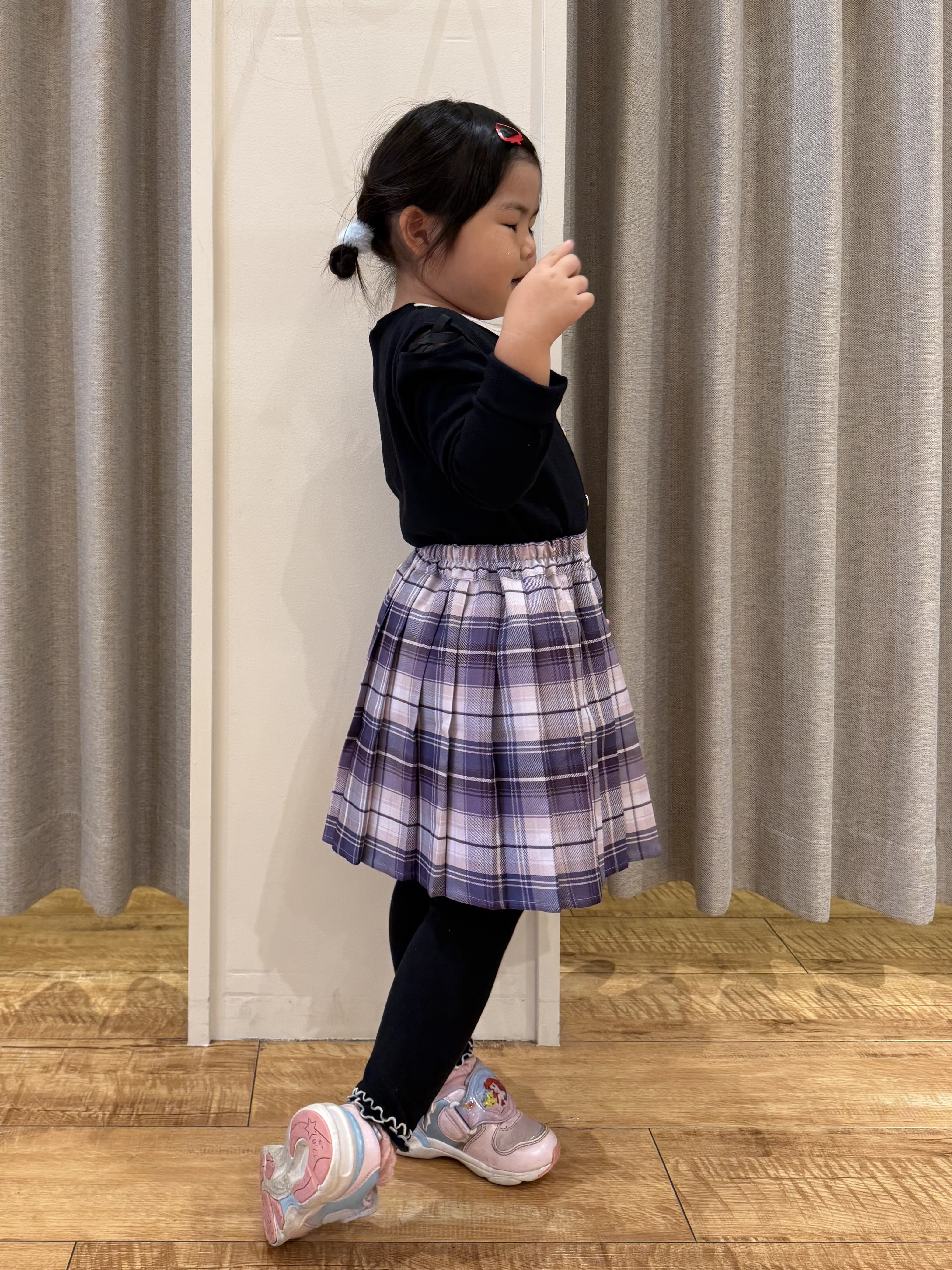 愛さんの「SHOO･LA･RUE｜【110-140cm】重ね着風ハートボタンロンT」を使ったコーディネート