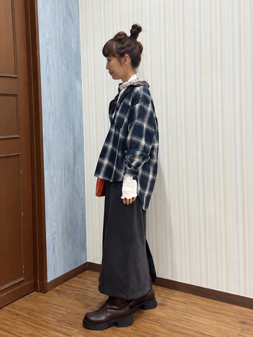 よっしーさんの「SHOO･LA･RUE｜【洗濯後しわになりにくい/S-LL】気分で選ぶ 大人のデイリー使いに ベーシックシャツ」を使ったコーディネート