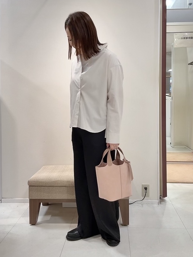 YUIさんの「UNTITLED｜【6色展開/コットン100】カラーベーシックシャツ」を使ったコーディネート