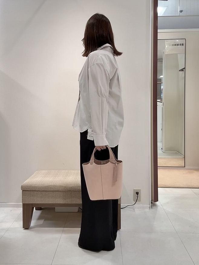 YUIさんの「UNTITLED｜【6色展開/コットン100】カラーベーシックシャツ」を使ったコーディネート