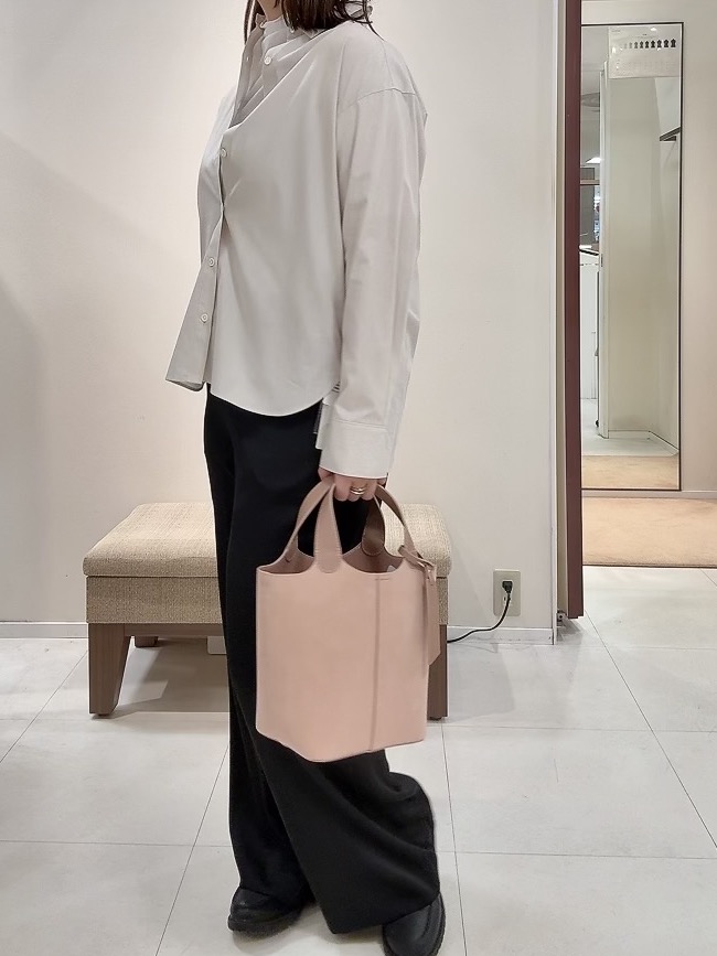 YUIさんの「UNTITLED｜【6色展開/コットン100】カラーベーシックシャツ」を使ったコーディネート