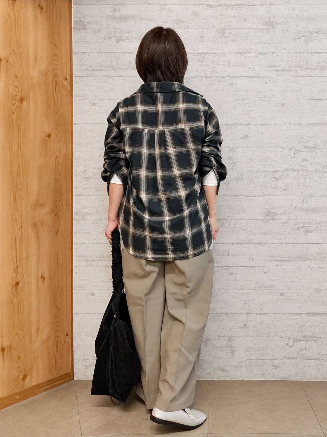 yocchiさんの「SHOO･LA･RUE｜【洗濯後しわになりにくい/S-LL】気分で選ぶ 大人のデイリー使いに ベーシックシャツ」を使ったコーディネート