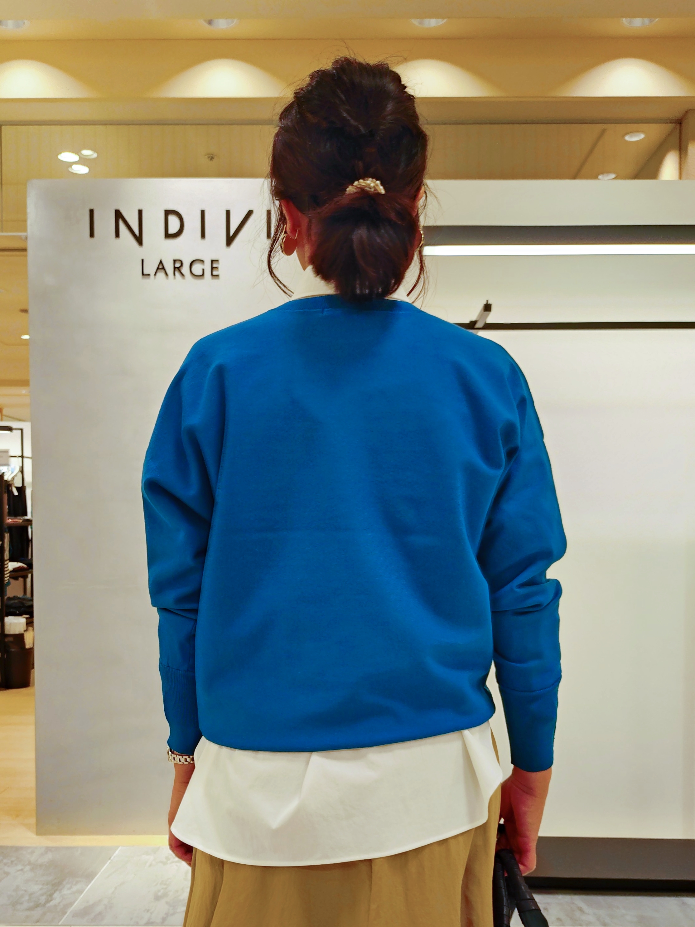 TOMOMIさんの「INDIVI｜【撥水／裏地なし軽量】ギャザーボリュームスカート」を使ったコーディネート