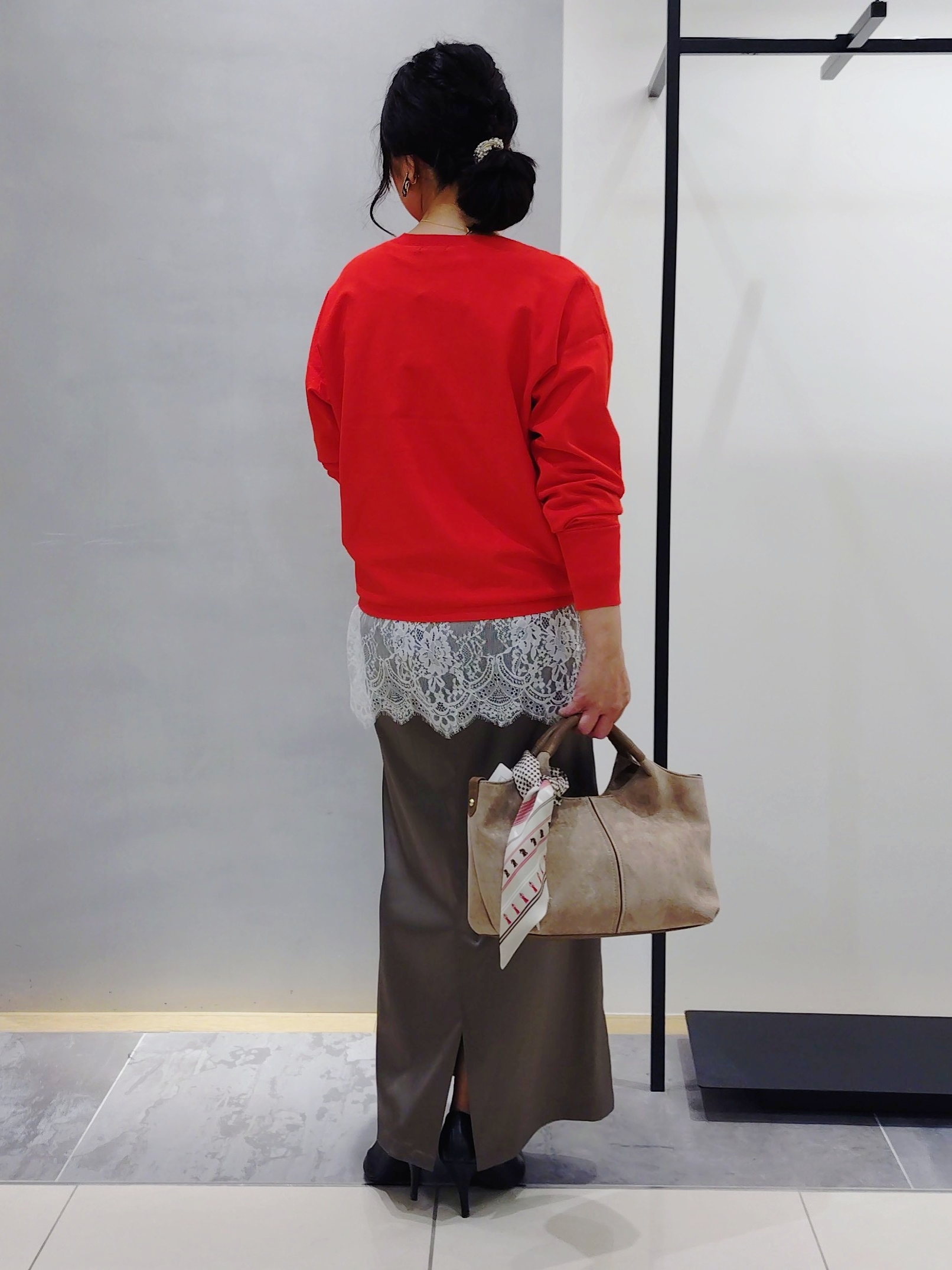 TOMOMIさんの「INDIVI｜【2柄展開】柄デザインスカーフ」を使ったコーディネート